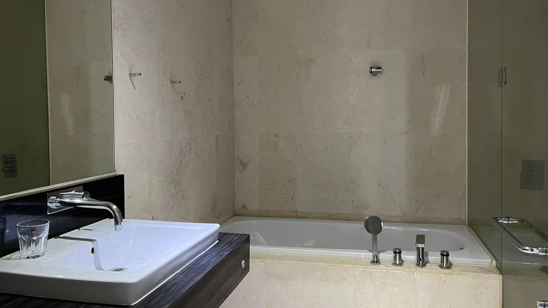 VERDE 0NE-3BR-MASTER BATHROOM