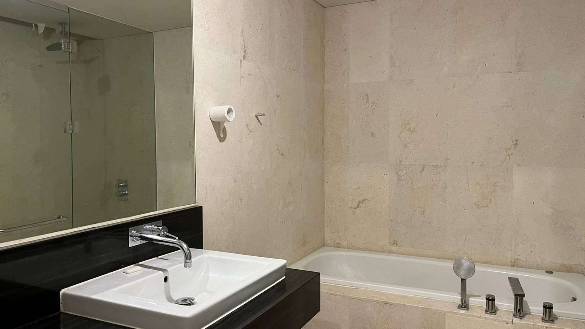 VERDE 0NE-3BR-MASTER BATHROOM