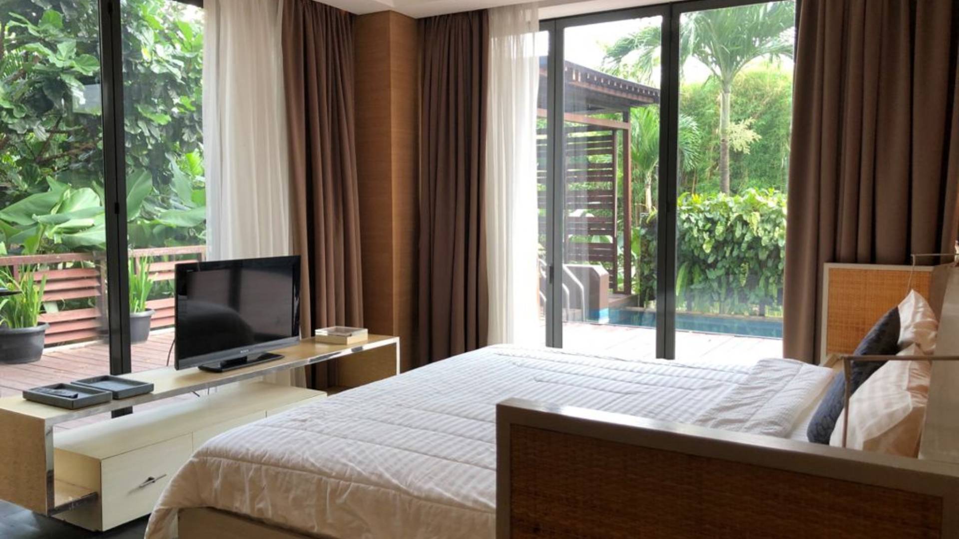 VERDE 0NE-3BR-MASTER BEDROOM Executive 3BR Residence at Verde One