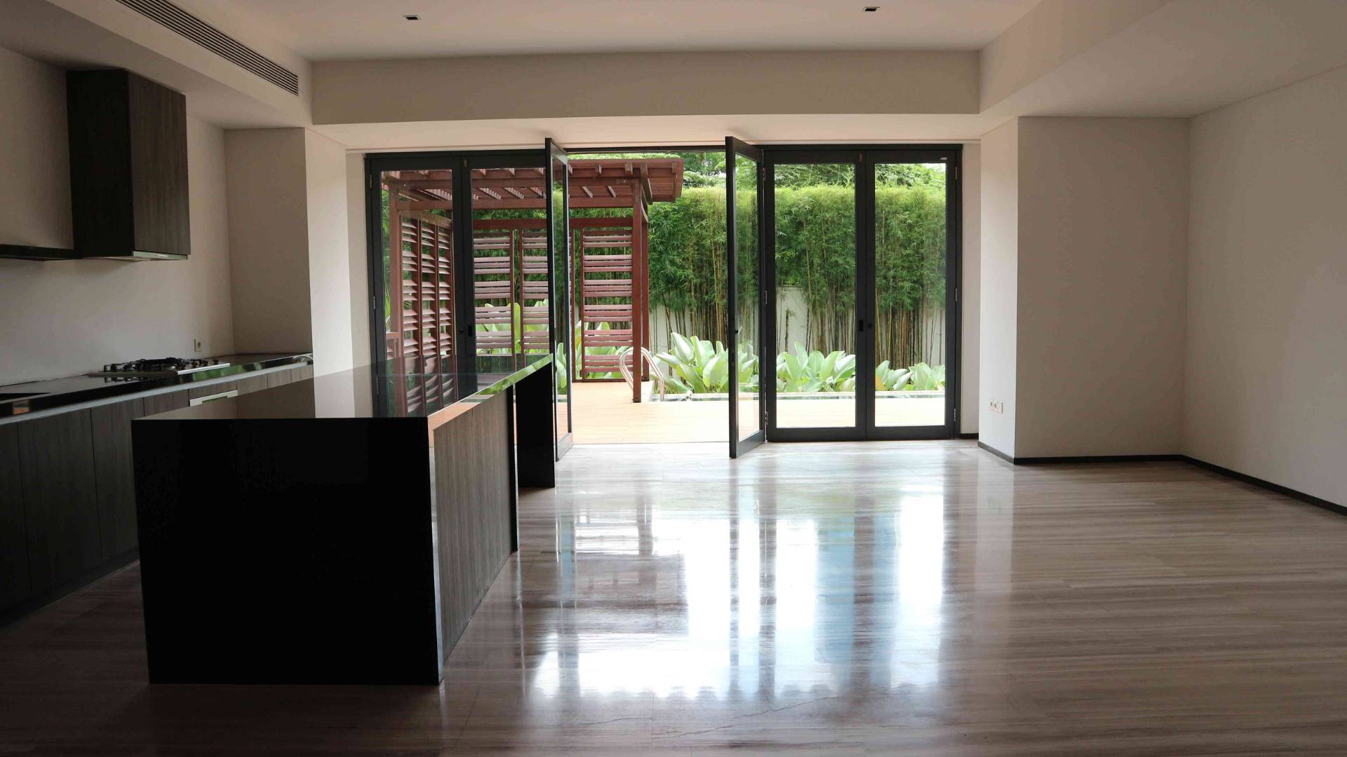 VERDE ONE-2BR-DINING & KITCHEN AREA Verde One – Expansive 2BR Apartment