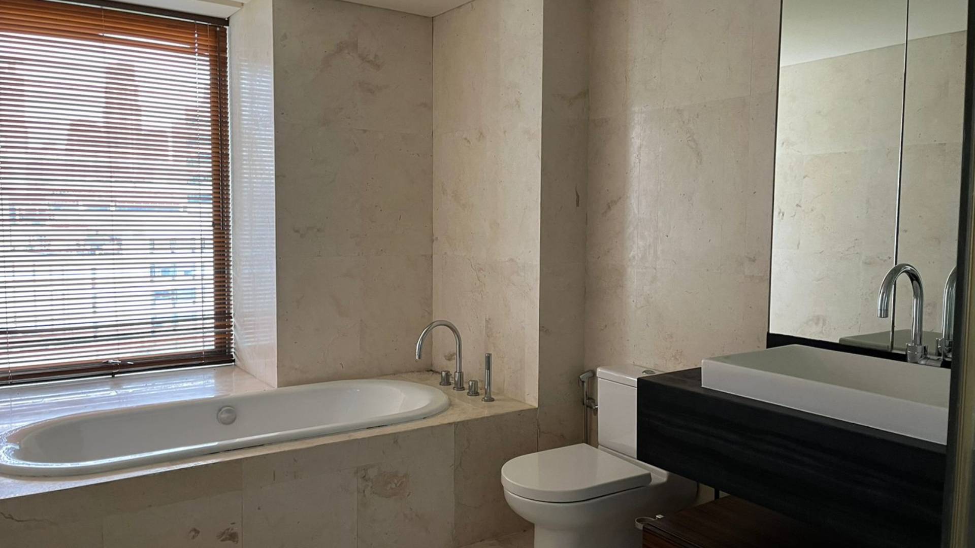 VERDE ONE-2BR-MASTER BATHROOM WITH BATHUB Refined 3BR Residence at Verde One