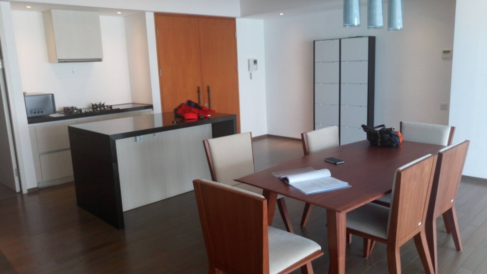 VERDE ONE-3BR-DINING & KITCHEN AREA Verde One – Stylish 3BR Layout