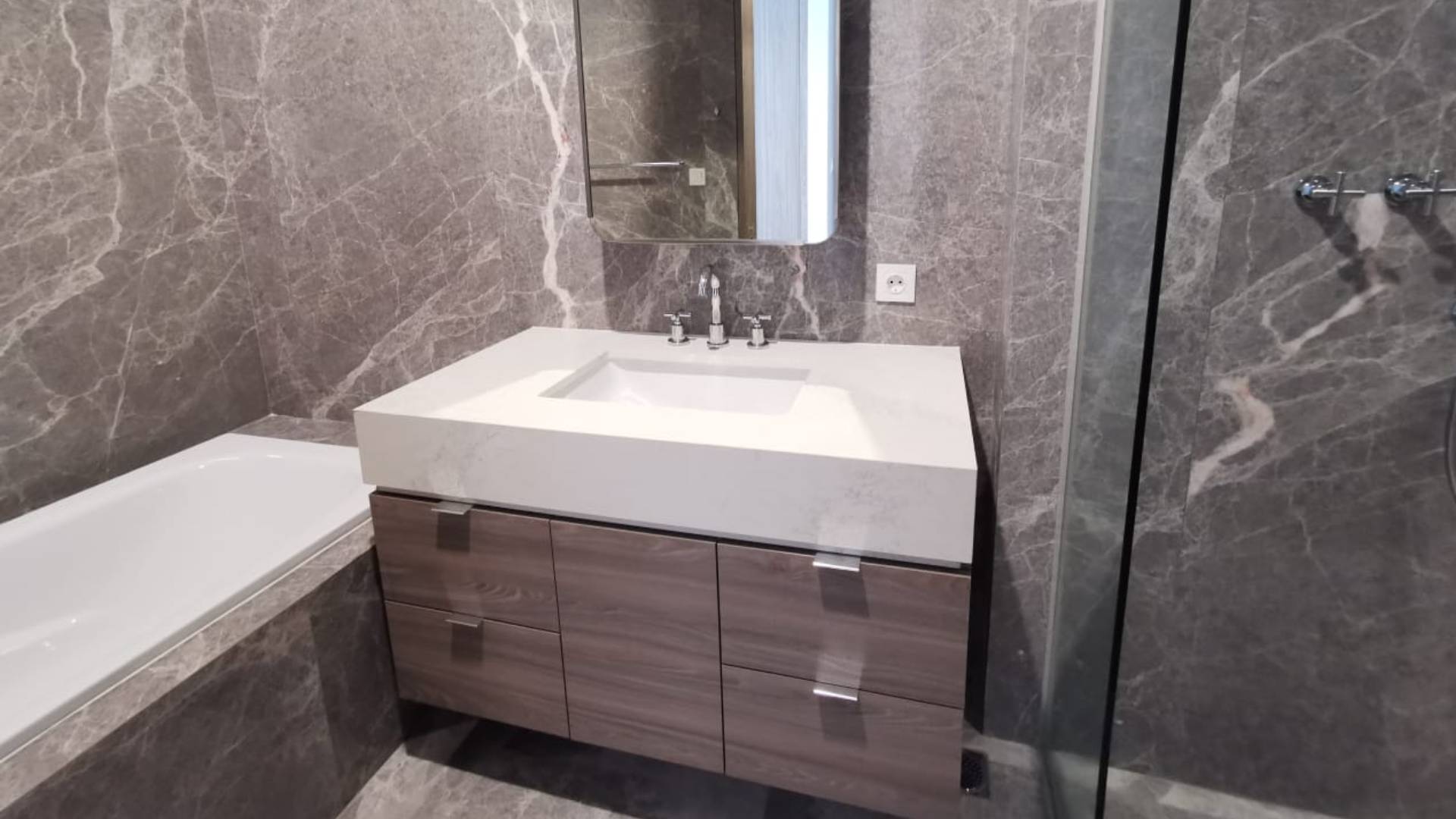 VERDE TWO-TERRAVERDE-2BR-MASTER BATHROOM Established Luxury Residence at Verde Two