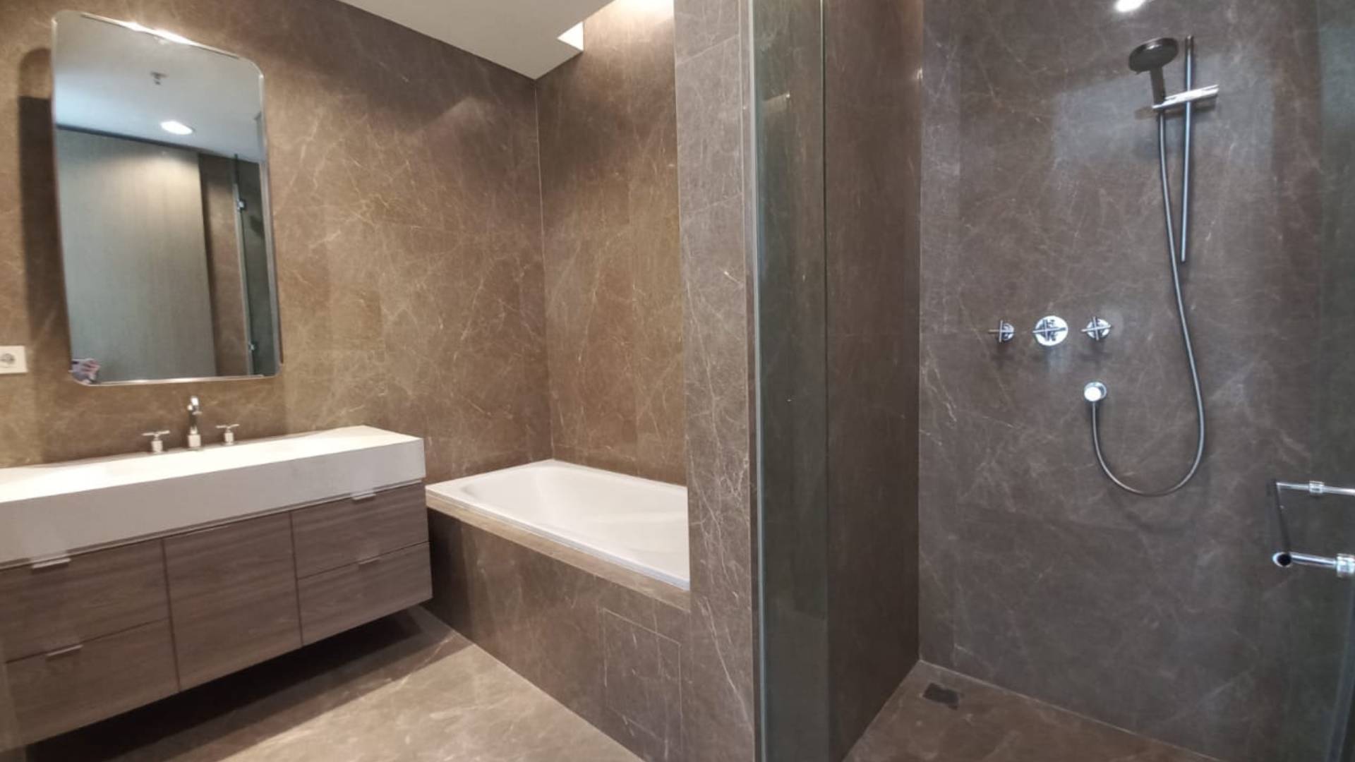 VERDE TWO-TERRAVERDE-2BR-MASTER BATHROOM Spacious 2BR Apartment at Verde Two Jakarta
