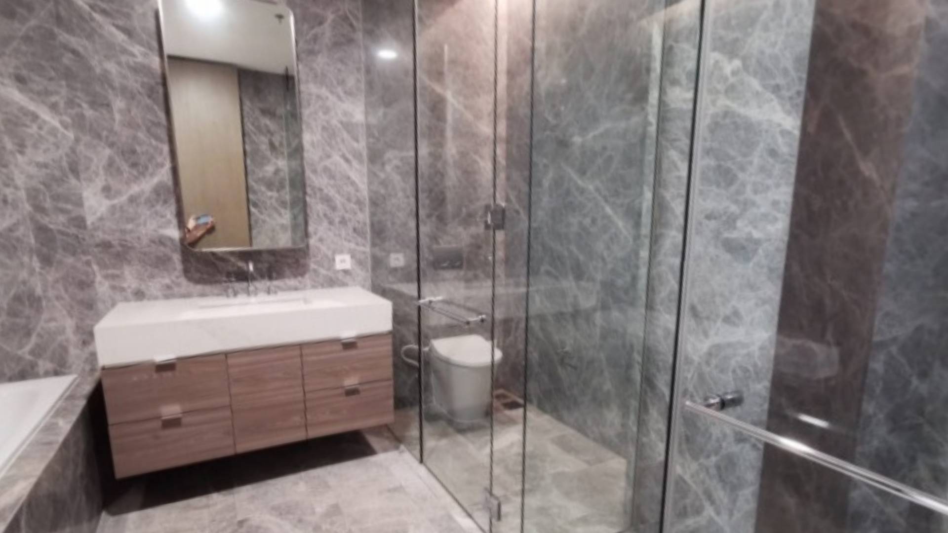 VERDE TWO-TERRAVERDE-3BR-MASTER BATHROOM Private Luxury Apartment – Verde Two