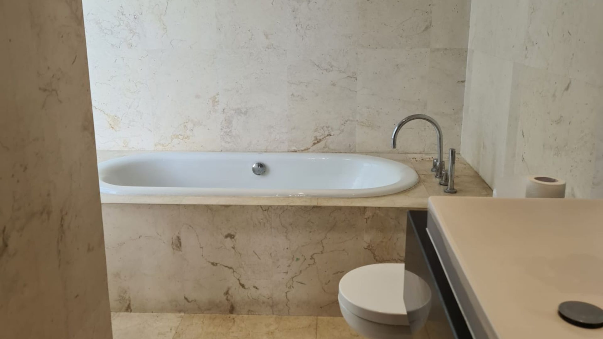 Verde One – 3BR – Master Bathroom Stylish Prime 3BR Residence – Verde One