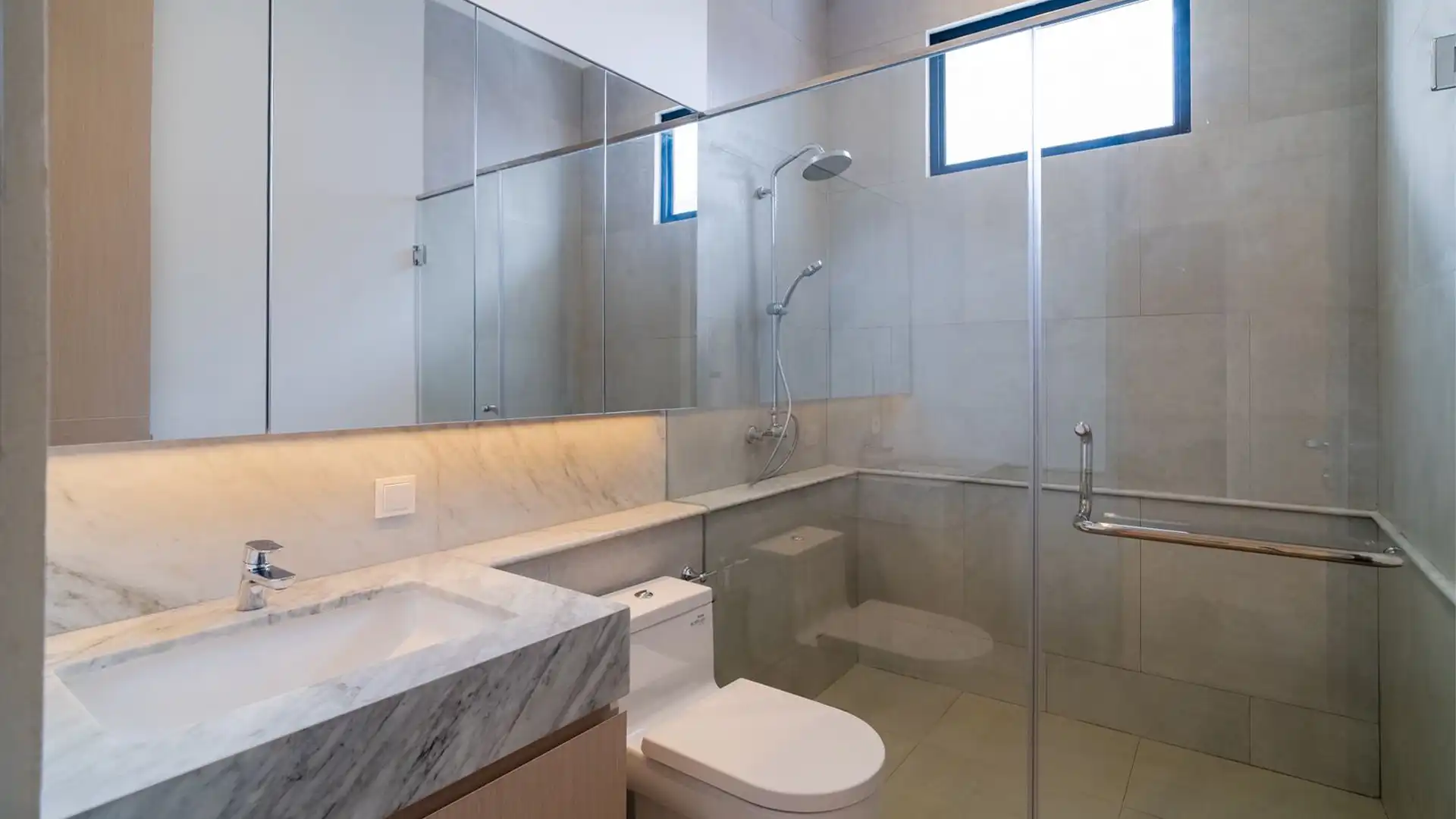 Amari Residence-3BR-Bathroom 1 Famly Friendly 3BR House – Kebayoran Baru
