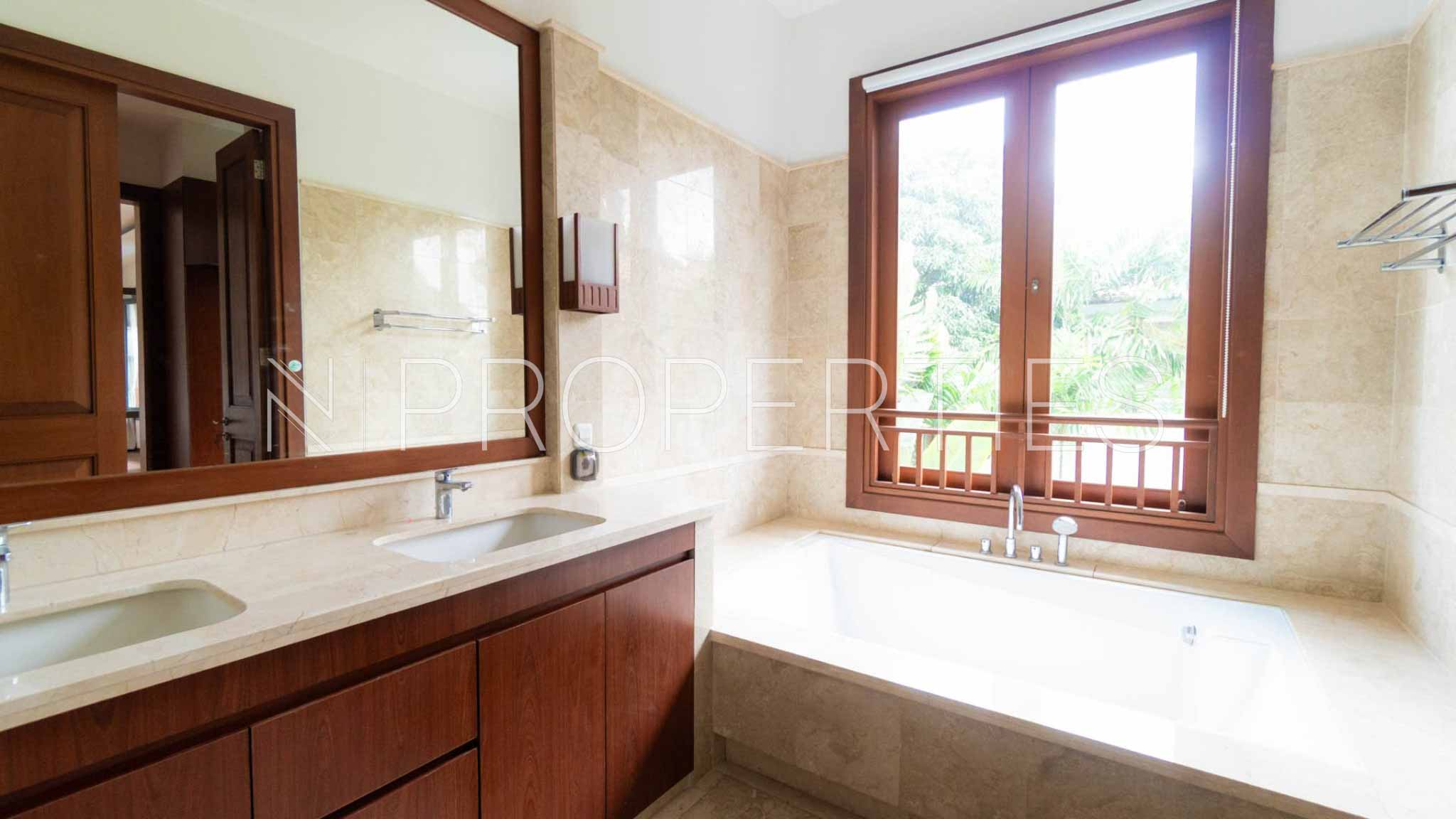 Benda Dalam 69-5BR-Bathroom 2 Large 5BR Compound at Cilandak