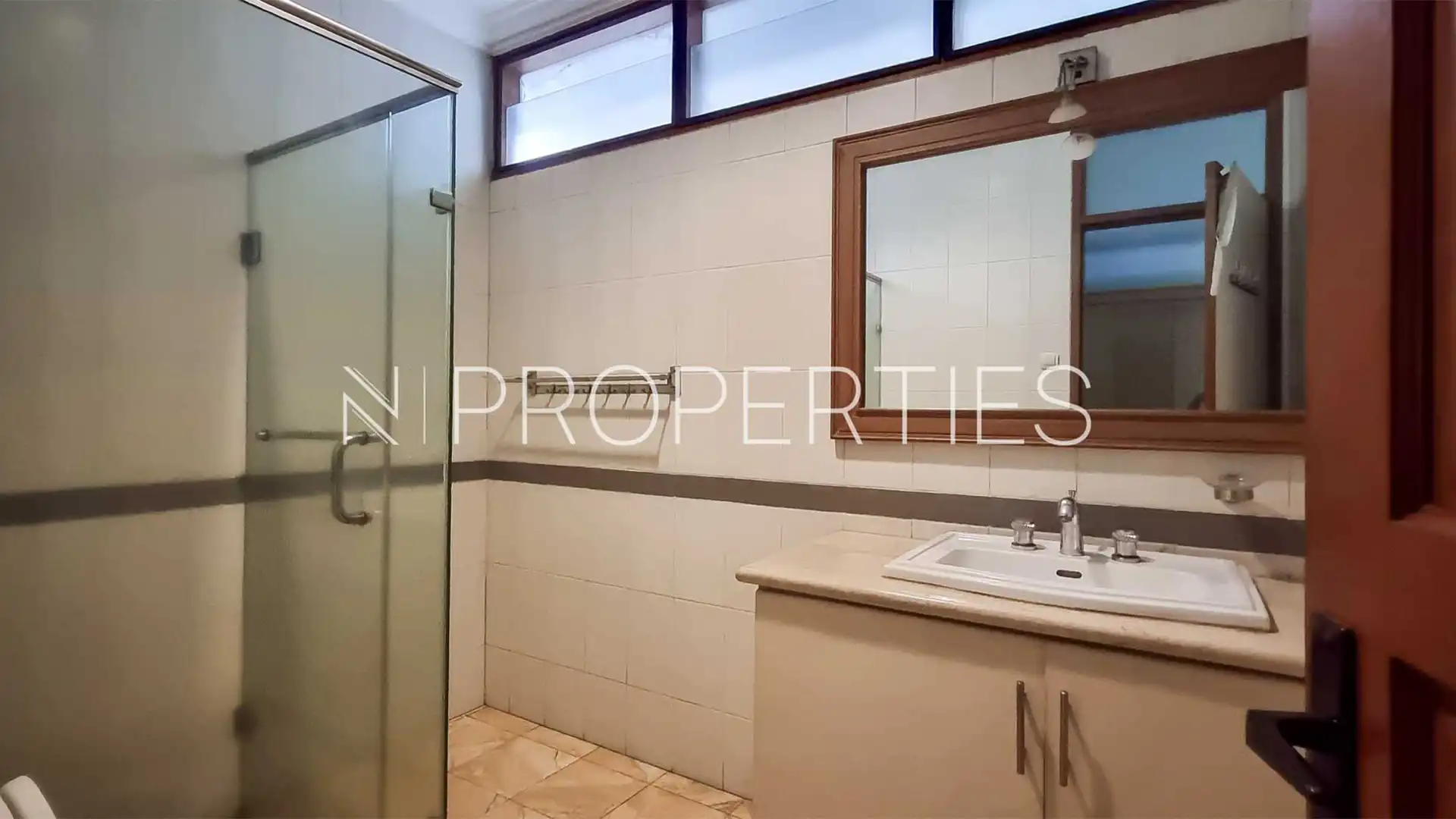 Bungur no.18-5BR-Bathroom 2 Expansive 5BR Family House at Kemang