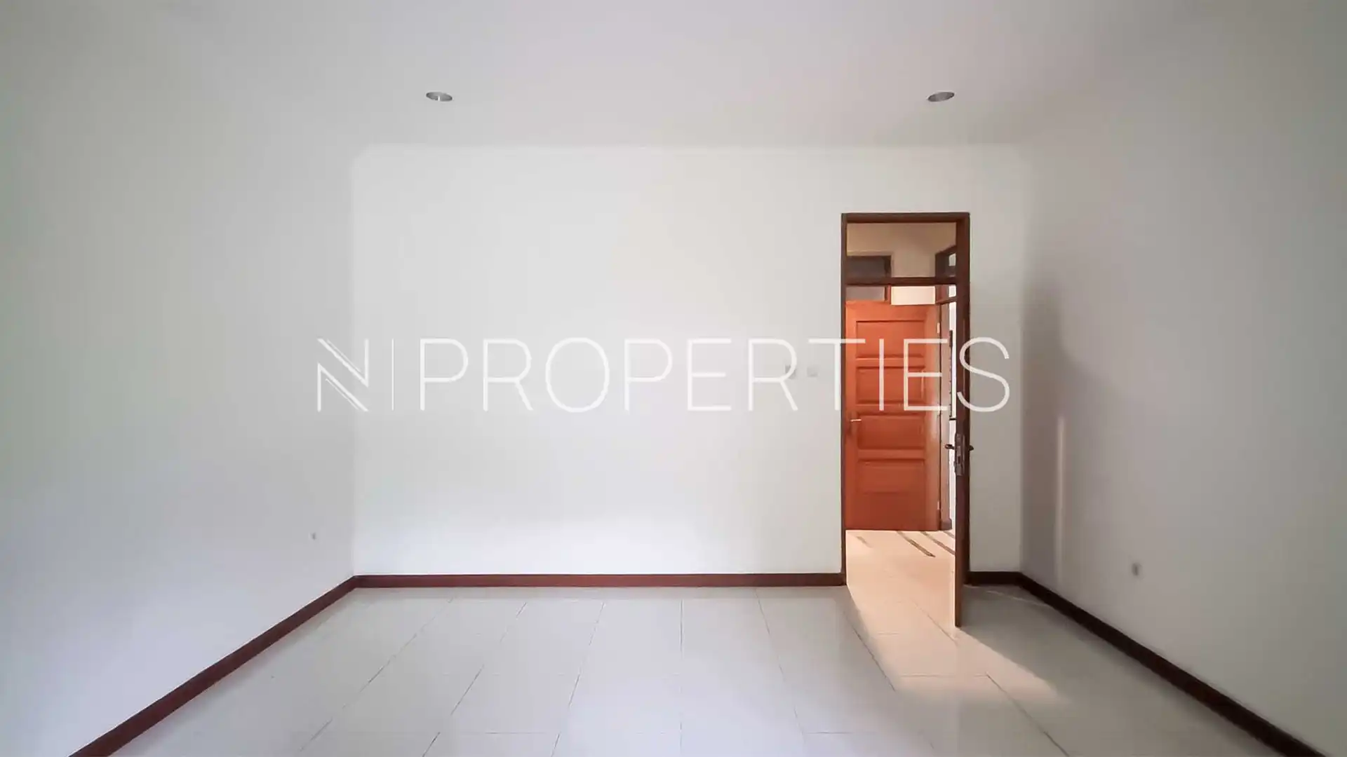 Bungur no.18-5BR-Bedroom 5 Expansive 5BR Family House at Kemang