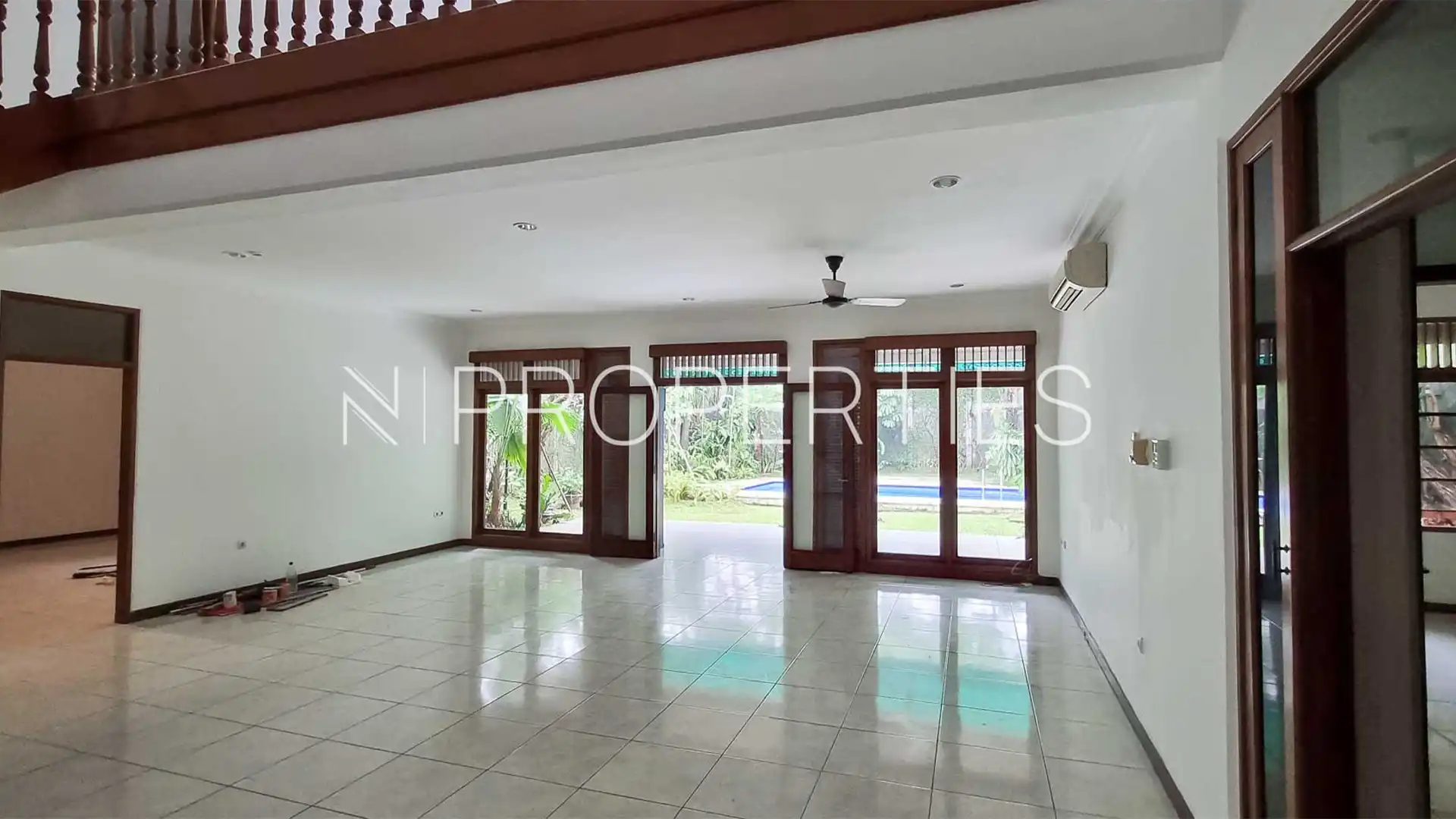 Bungur no.18-5BR-Living Area Expansive 5BR Family House at Kemang