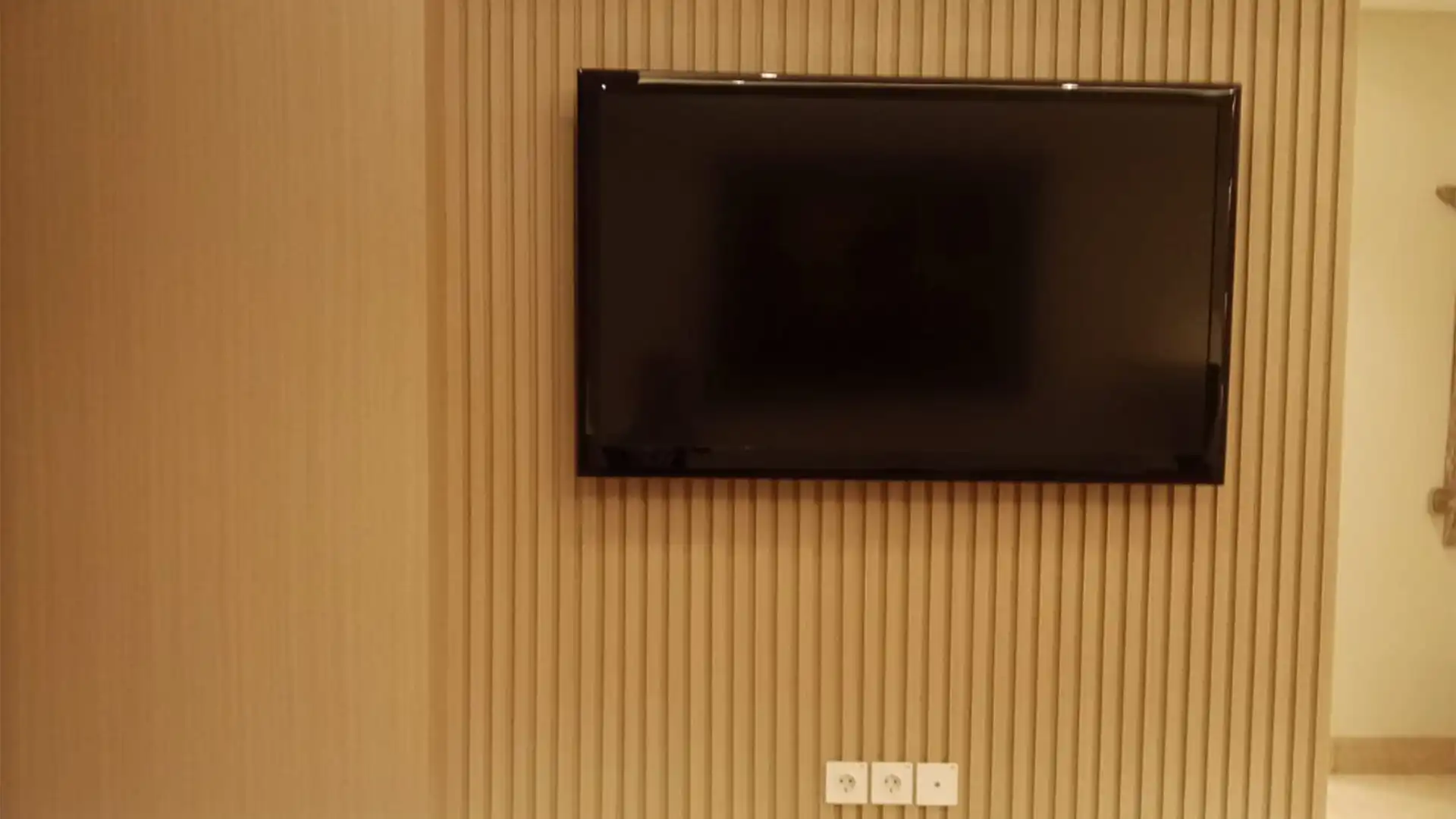 Capital Residence-3BR-Wall TV Premium 3BR Apartment – The Capital Residence