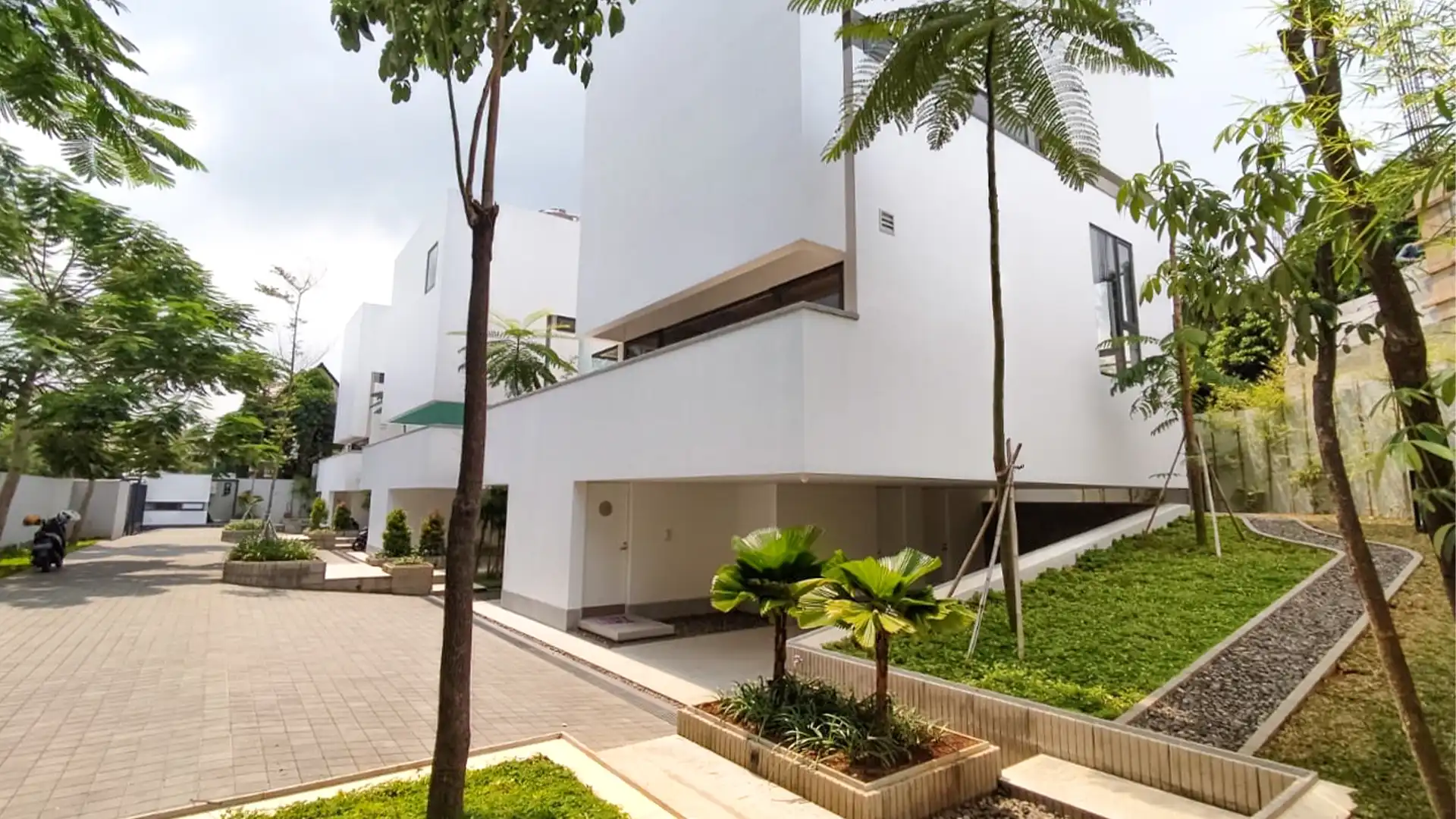 Cilandak-3BR-Facade