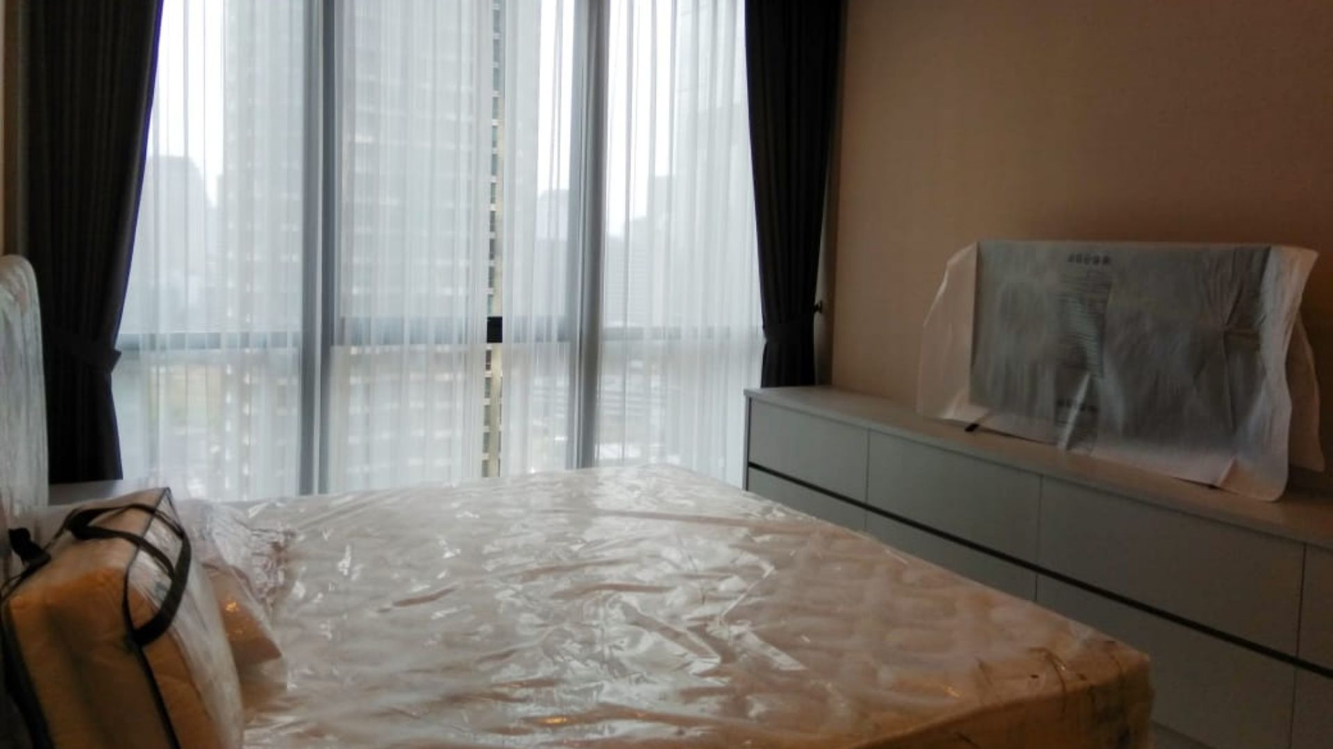 District 8-2BR-Fully Furnished Modern Bedroom District 8 – Well-Proportioned 2BR