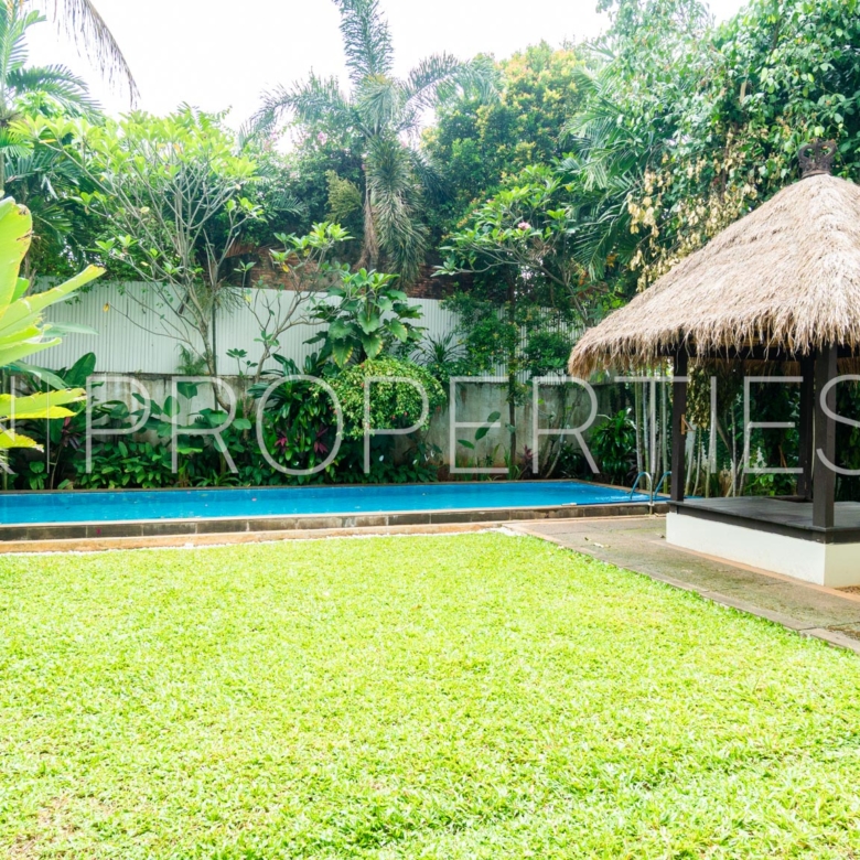 KEMANG V NO.18-5BR-Backyard & Swimming Pool (2)