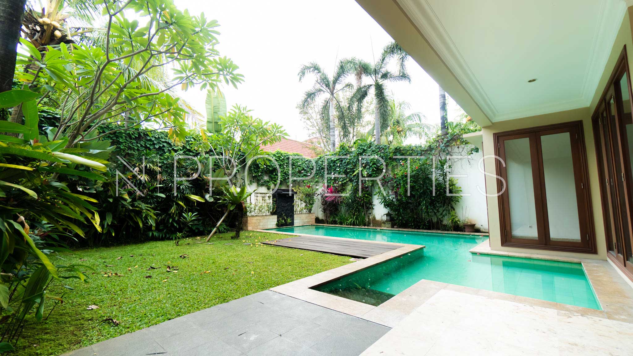 Kecapi 8-4BR-Backyard & Swimming Pool Spacious 4BR Compound – Kecapi 8 Pejaten