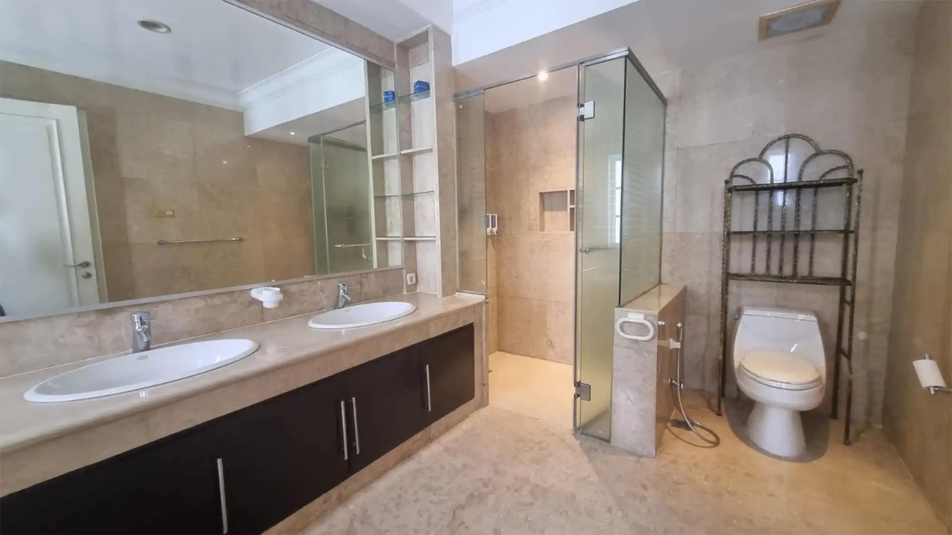 Kemangutara-4BR-Bathroom 2 Big 4BR Family Home – Kemang