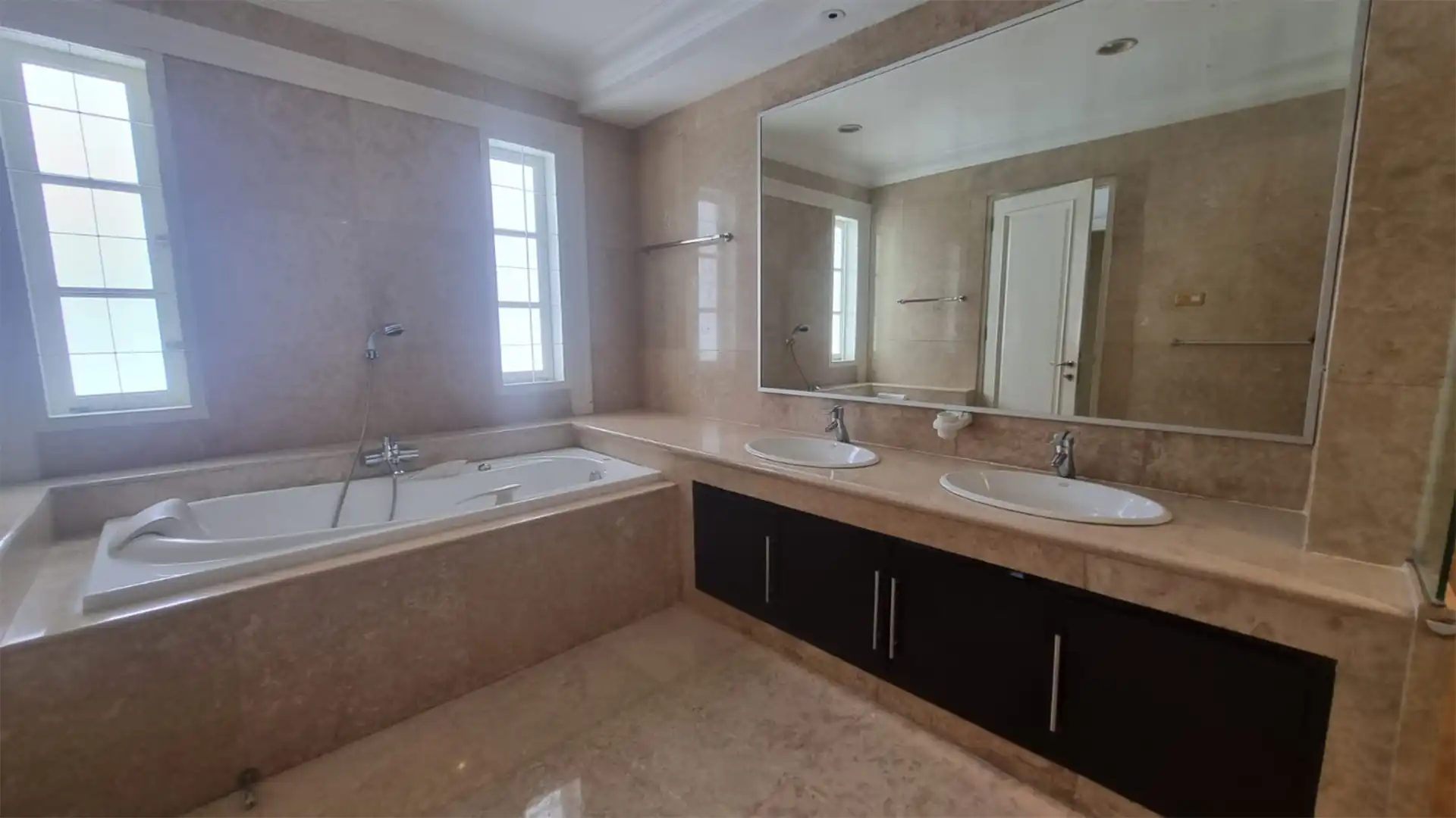 Kemangutara-4BR-Bathroom 3 Big 4BR Family Home – Kemang
