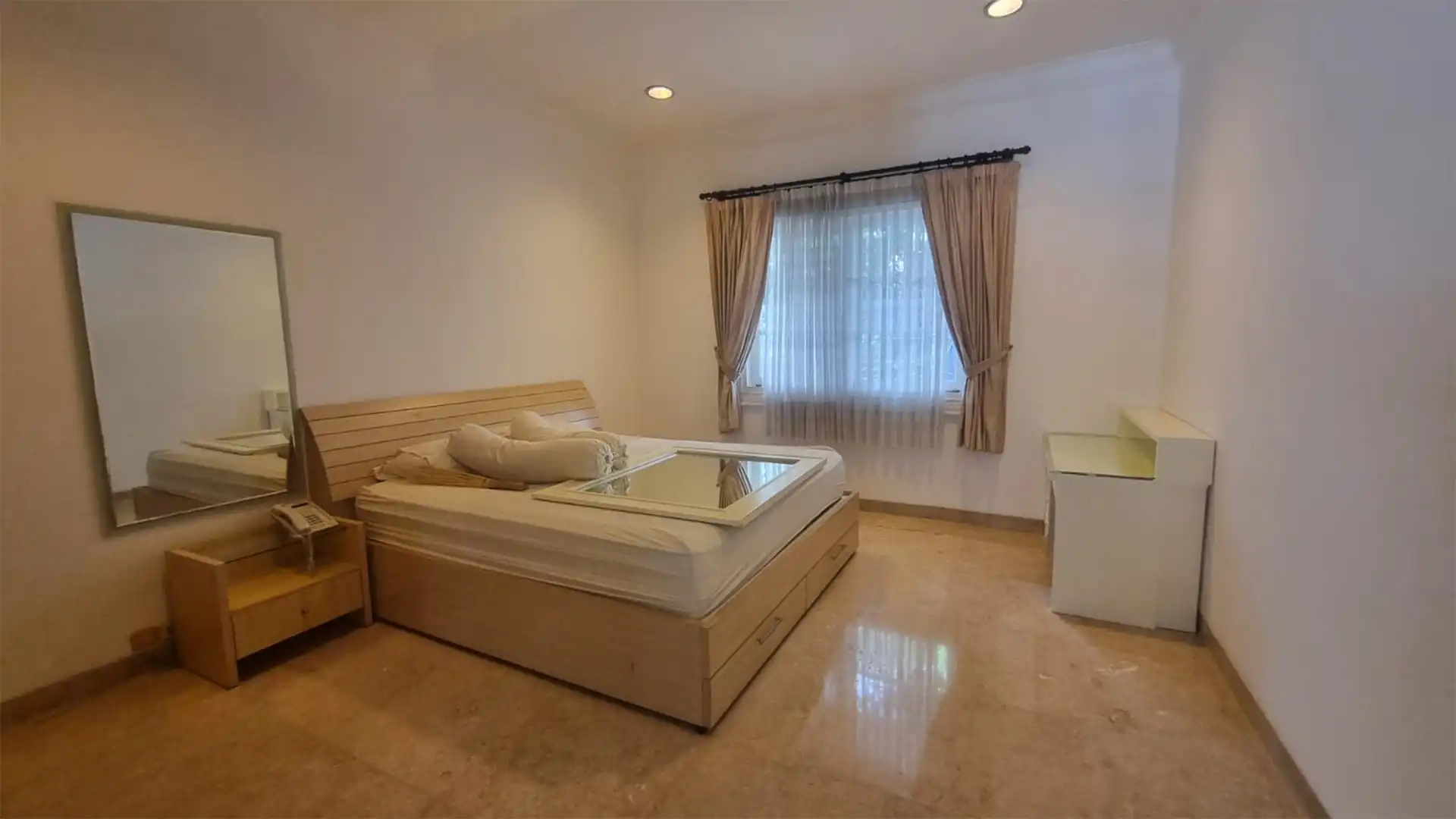 Kemangutara-4BR-Bedroom 2 Big 4BR Family Home – Kemang