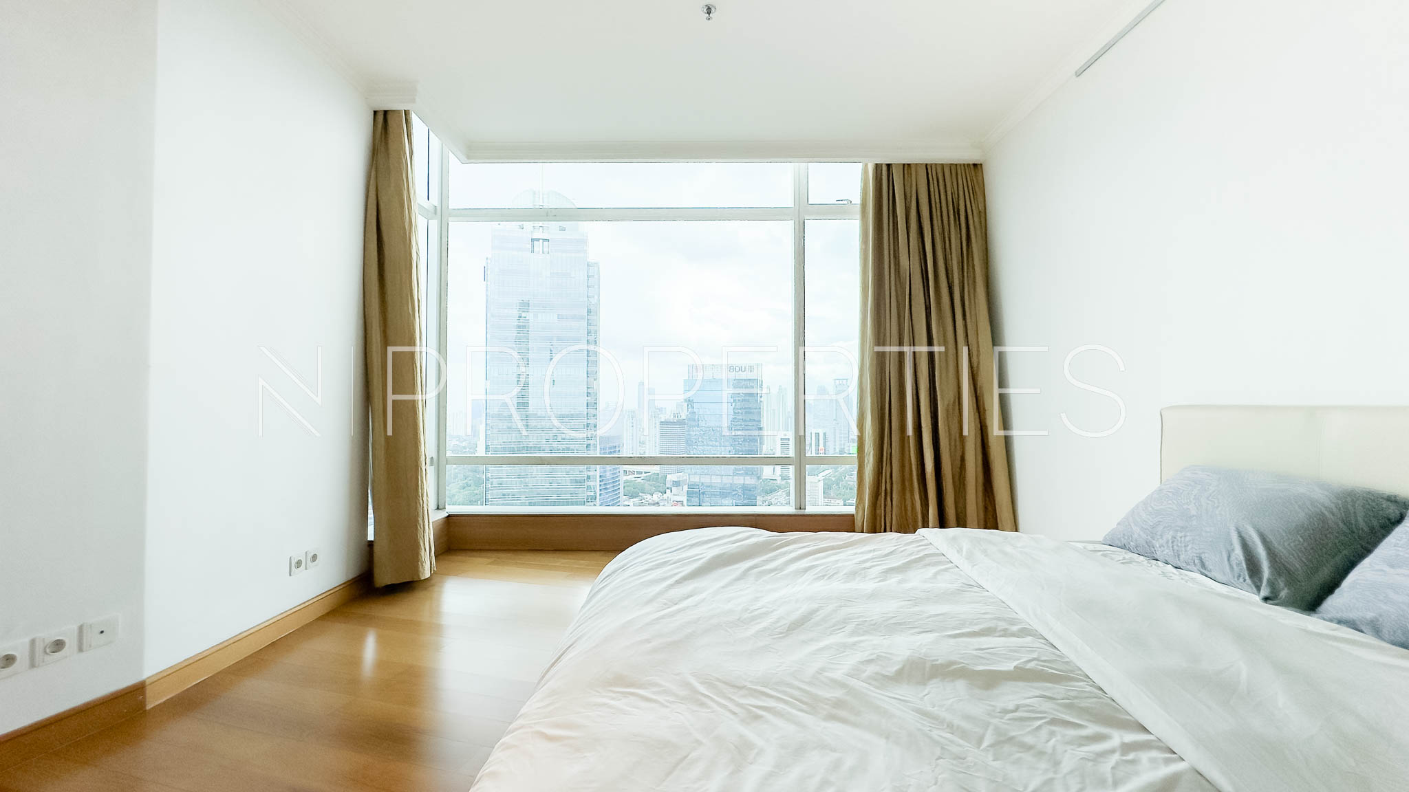 Kempinski 40D – Bedroom with view Kempinski Private Residence – 3BR Comfort Apartment