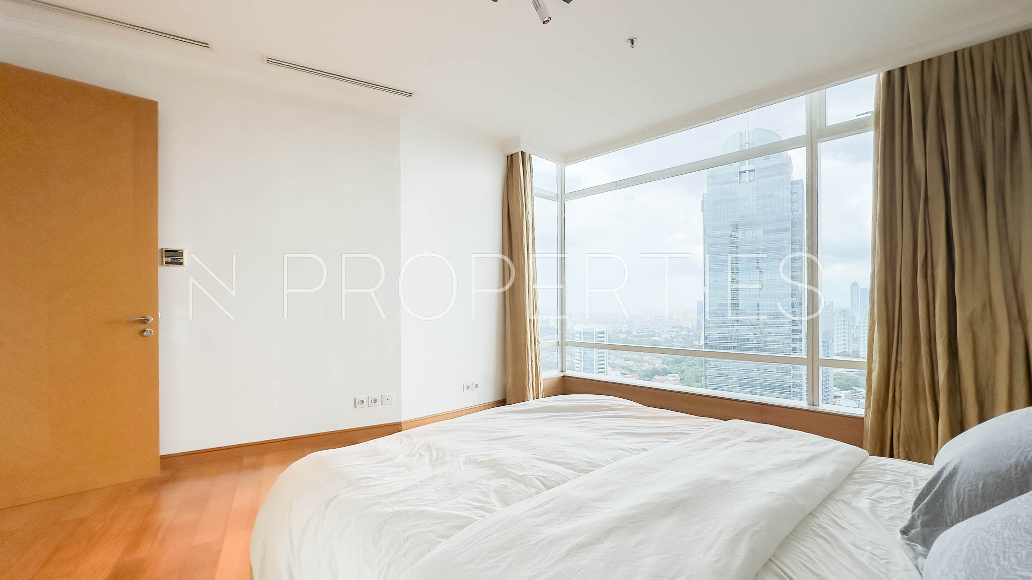Kempinski 40D – Bedroom Kempinski Private Residence – 3BR Comfort Apartment