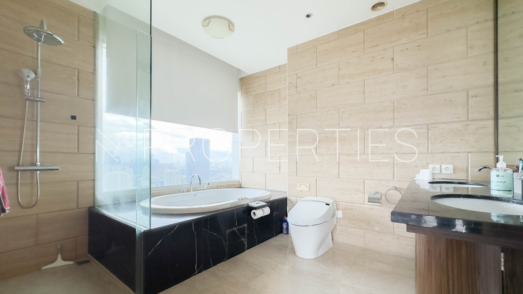 Kempinski 40D – Luxury Bathroom Kempinski Private Residence – 3BR Comfort Apartment