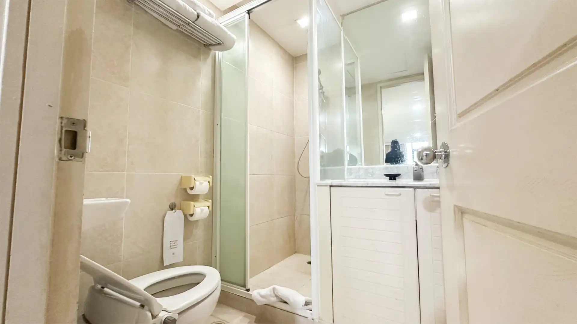 Kristal-3BR-Bathroom 1 Spacious 3BR Apartment at Hotel Kristal
