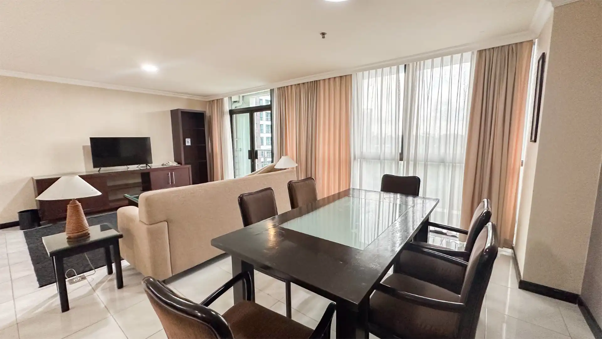Kristal-3BR-Dining Area Spacious 3BR Apartment at Hotel Kristal