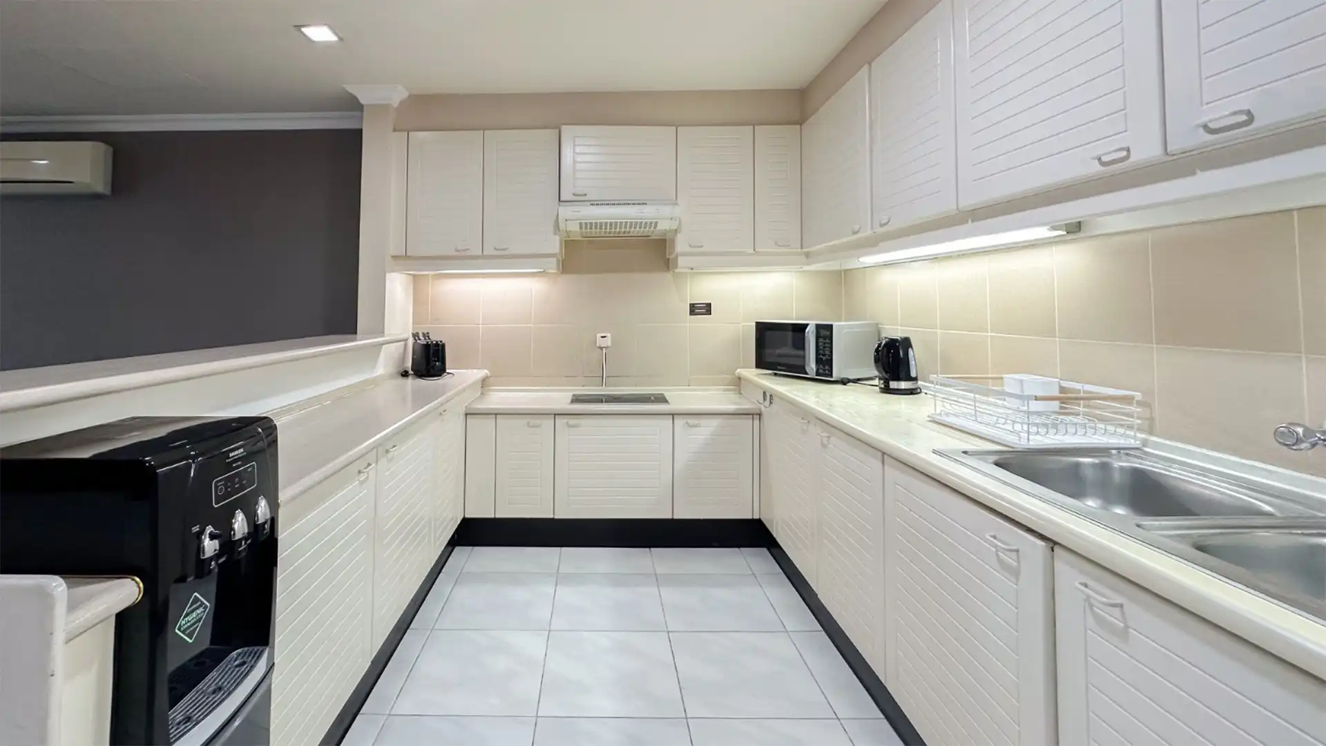 Kristal-3BR-Kitchen Area Spacious 3BR Apartment at Hotel Kristal