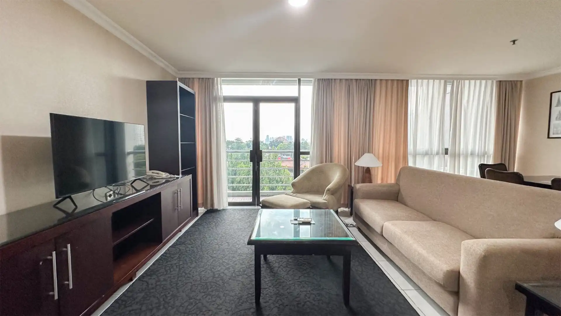 Kristal-3BR-Living Area (2) Spacious 3BR Apartment at Hotel Kristal