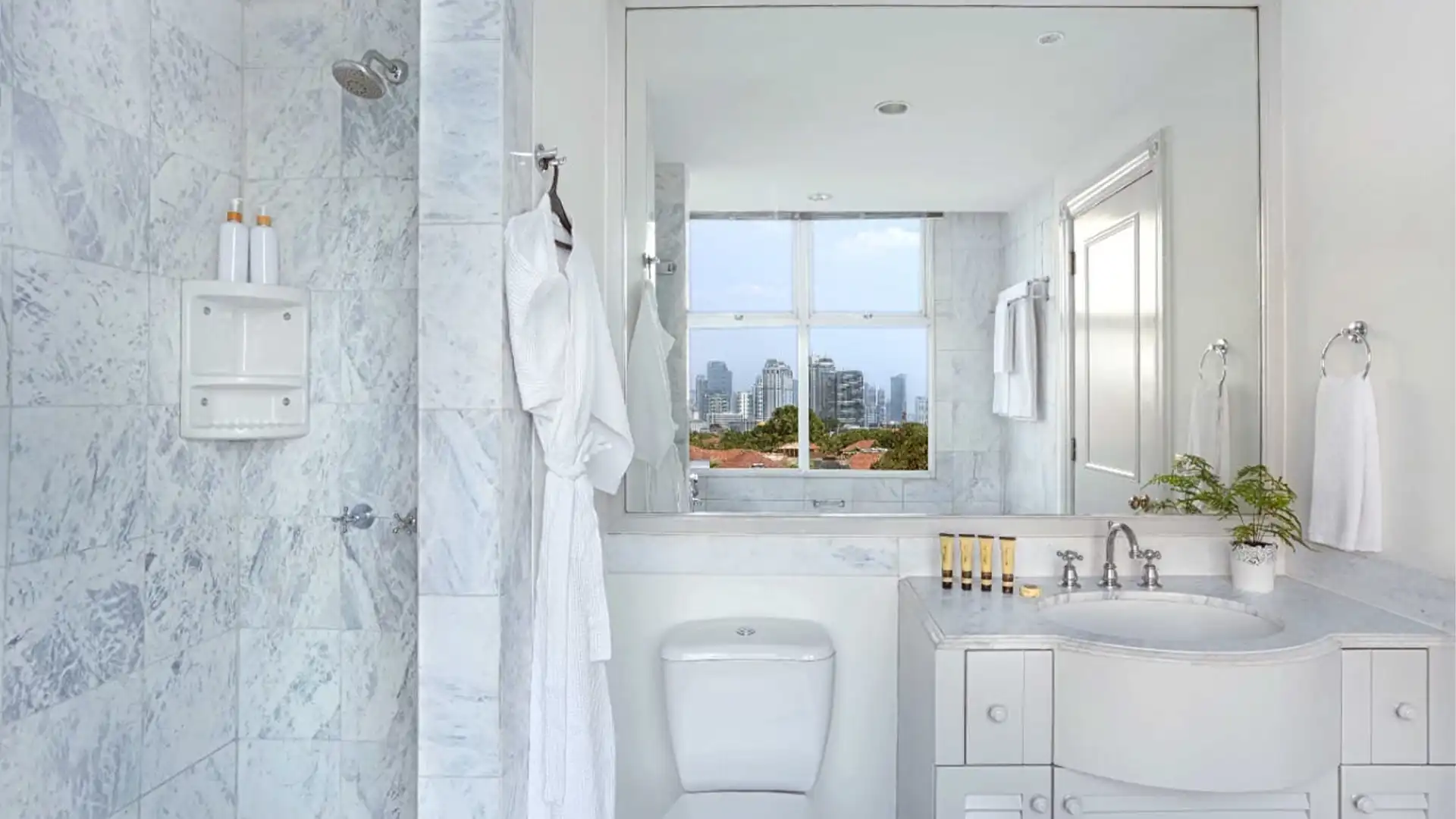 Menteng-3BR-Bathroom (2) Flexible 3BR Serviced Apartment – Menteng Executive