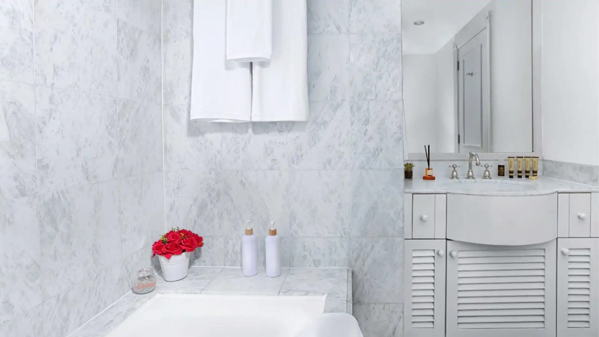 Menteng-3BR-Bathroom Flexible 3BR Serviced Apartment – Menteng Executive