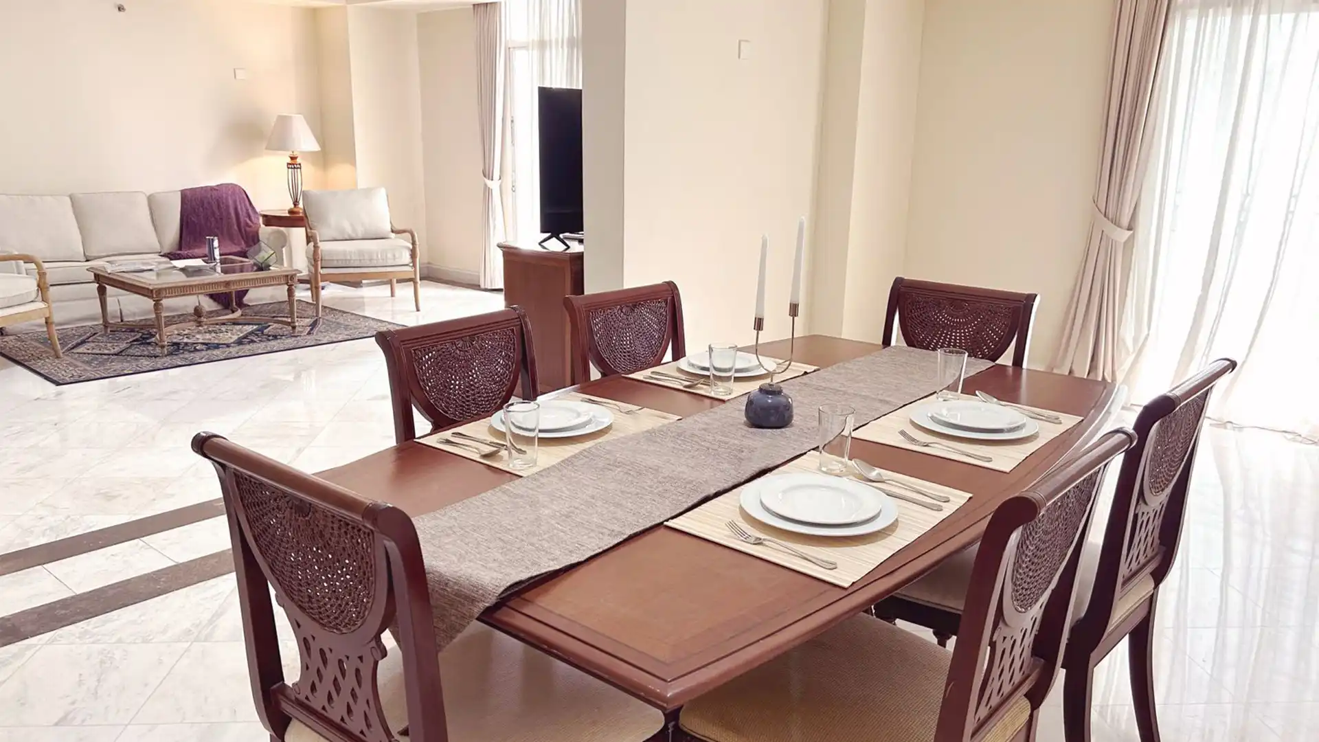 Menteng-4BR-Dining Area Menteng Executive – Large 4BR Serviced Apartment