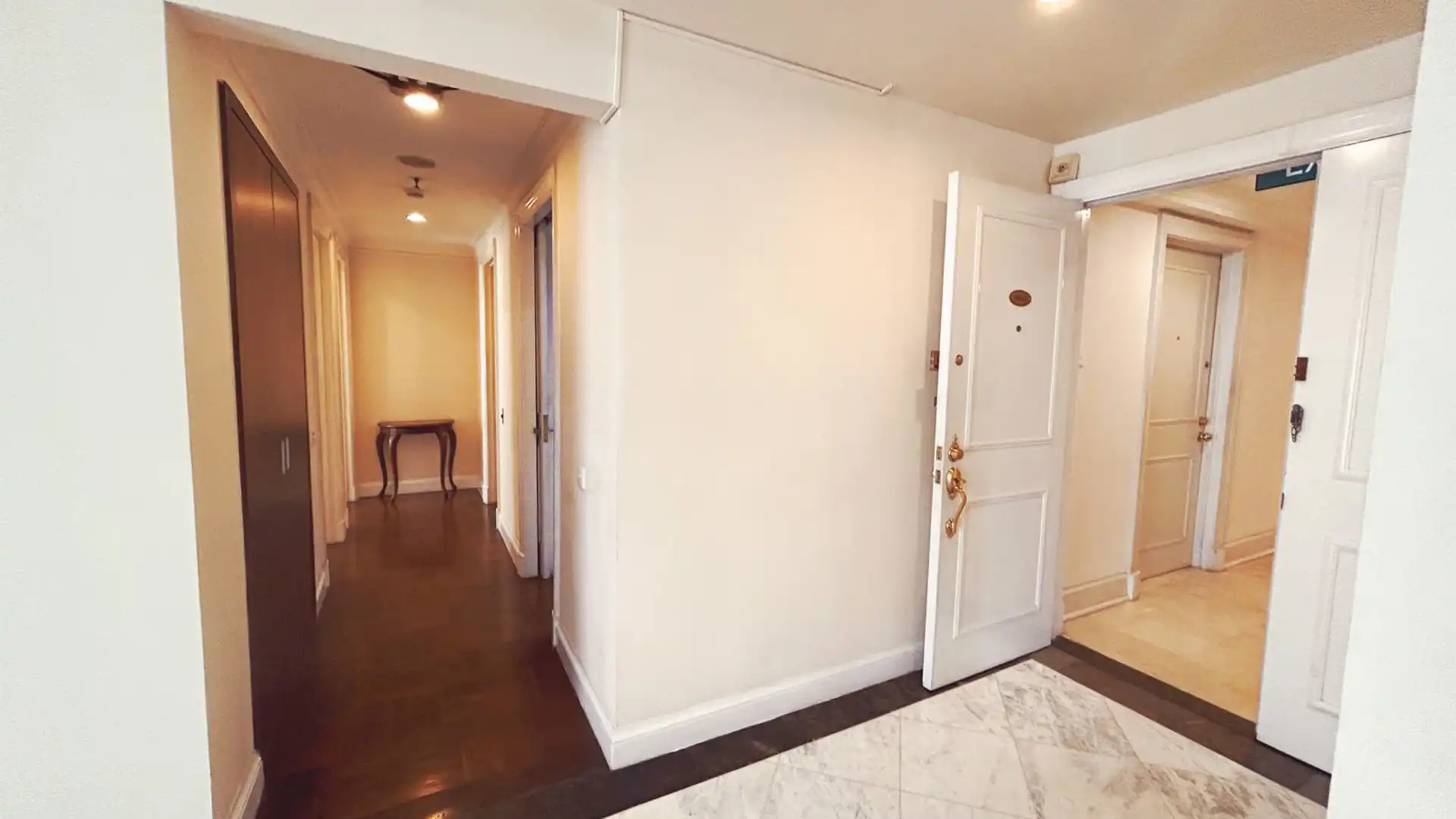 Menteng-4BR-Entrance Menteng Executive – Large 4BR Serviced Apartment