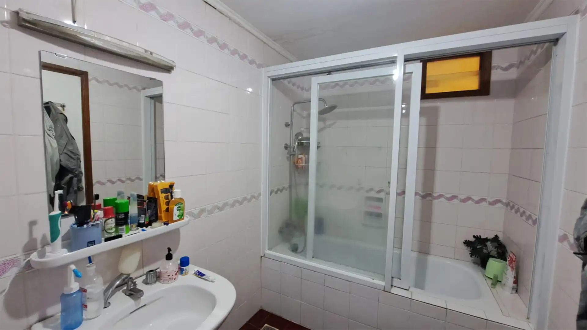 Mitra Oasis-3BR-Bathroom 1 Mitra Oasis – Spacious 3BR Residence