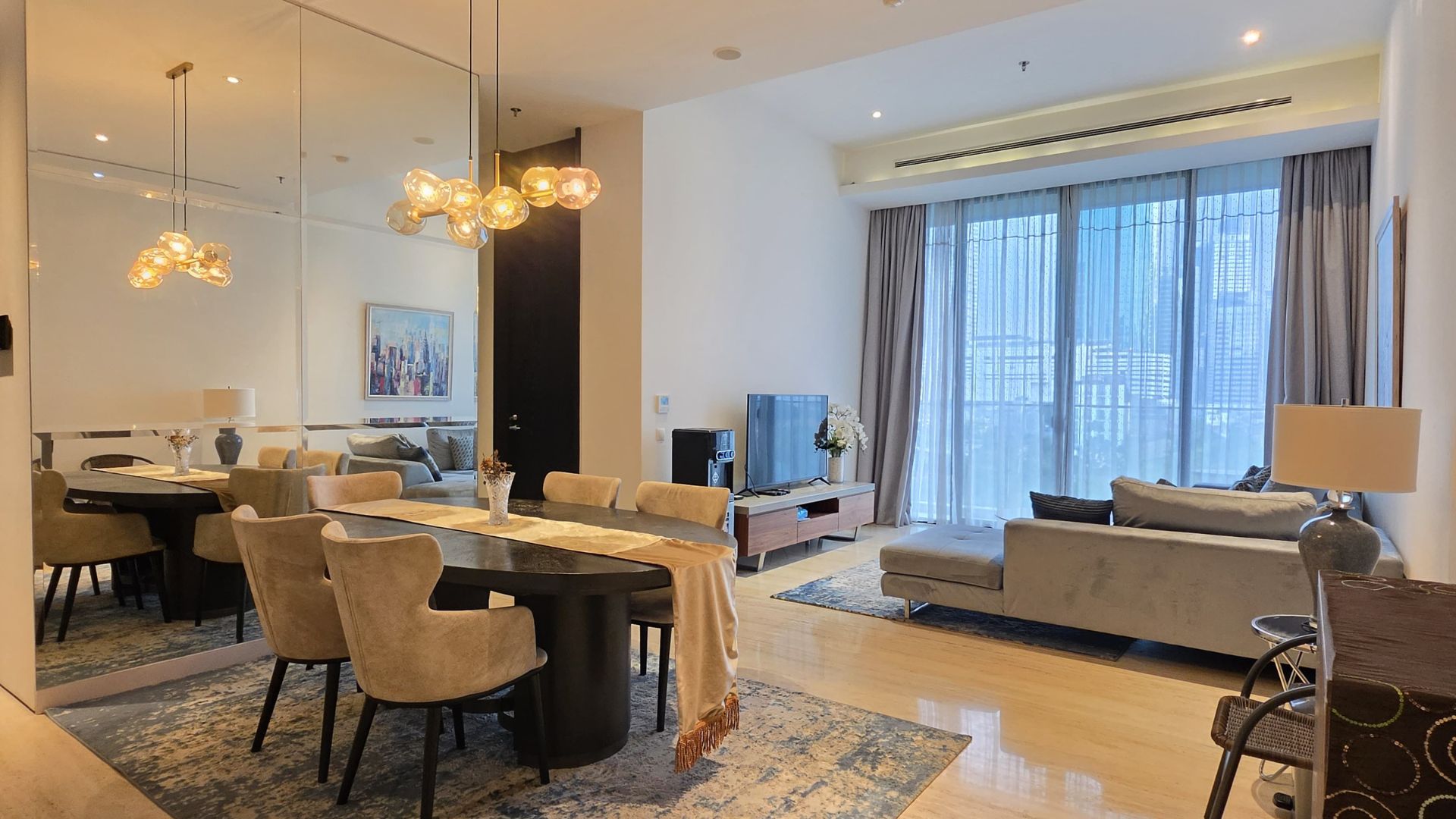 PORTE 6F – DINING AND LIVING AREA Refined 2BR Urban Layout – La Vie