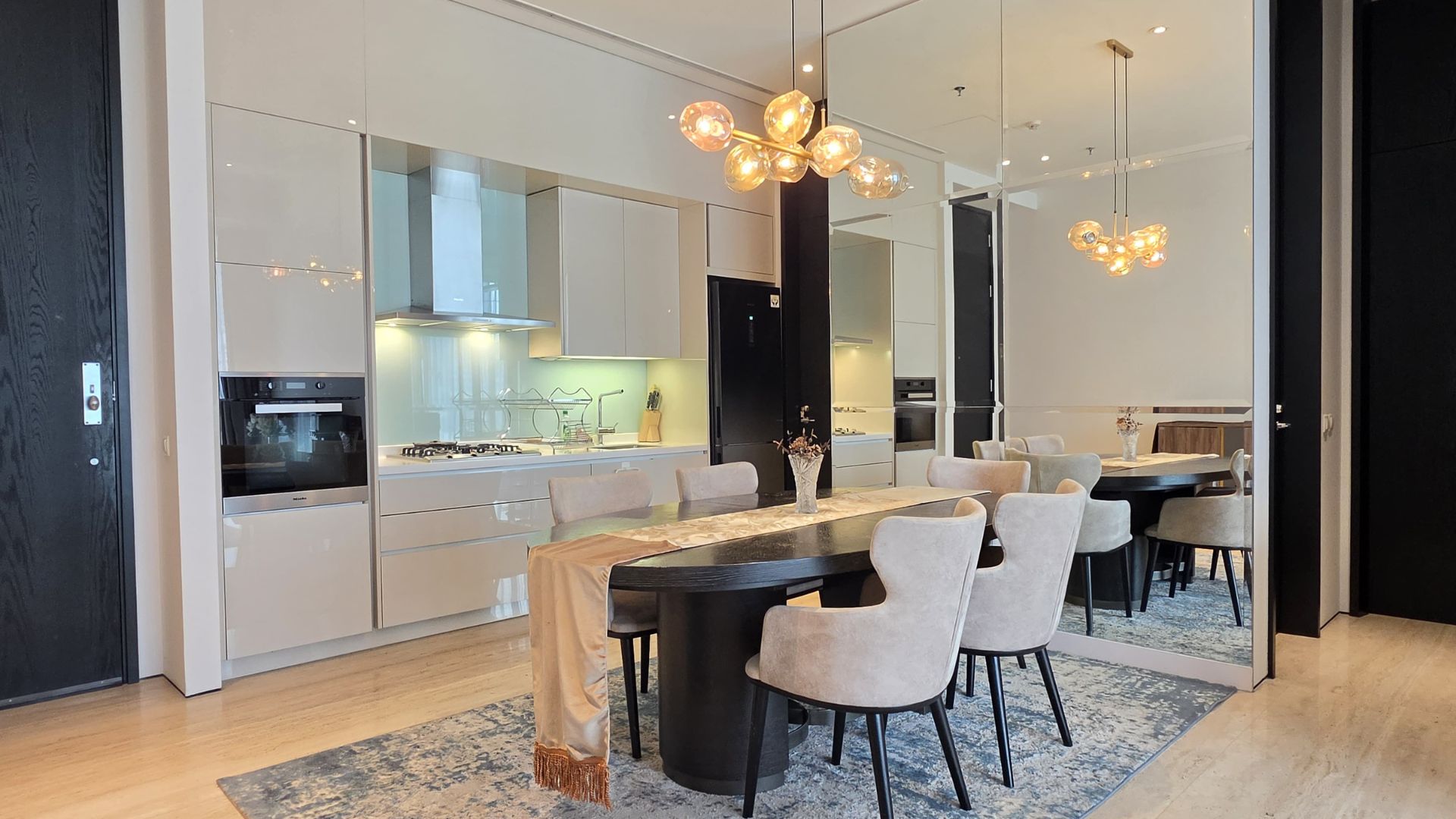 PORTE 6F – DINING AREA Refined 2BR Urban Layout – La Vie
