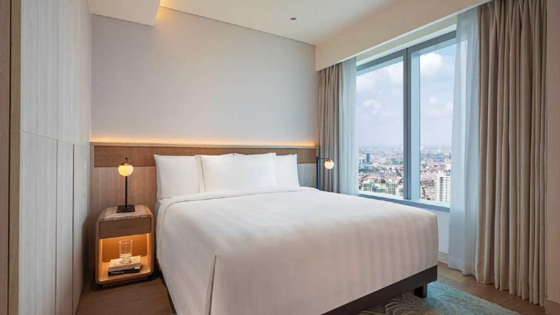 Spacious 1BR Serviced Apartment – PARKROYAL