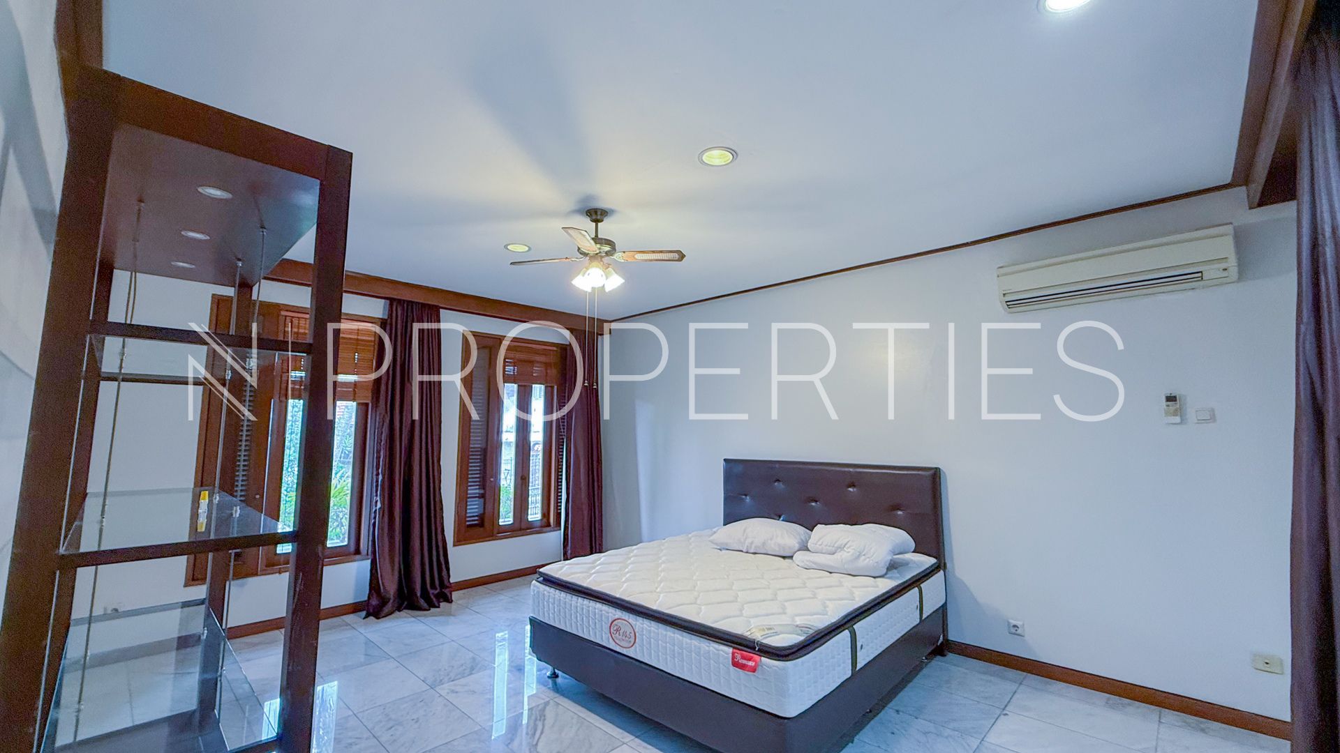 SARASWATI-3BR-BEDROOM 1 Comfortable 3BR House at Cipete