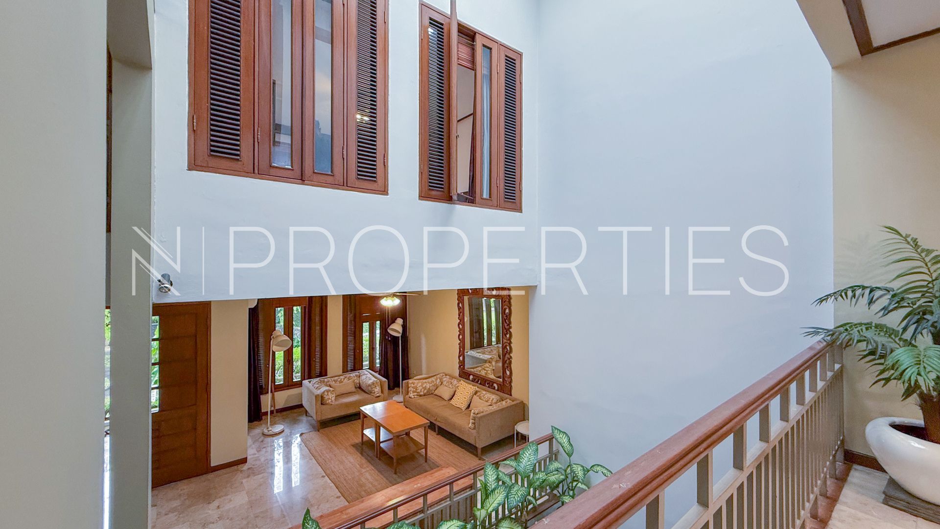 SARASWATI-3BR-BIG LIVING AREA FIRSTFLOOR SECONDFLOOR Comfortable 3BR House at Cipete