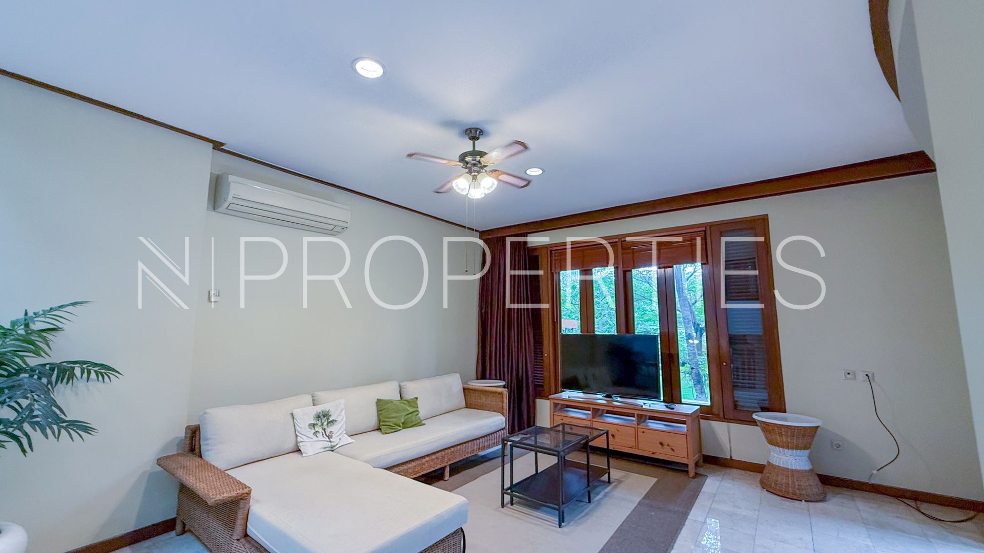SARASWATI-3BR-HUGE LIVING AREA Comfortable 3BR House at Cipete