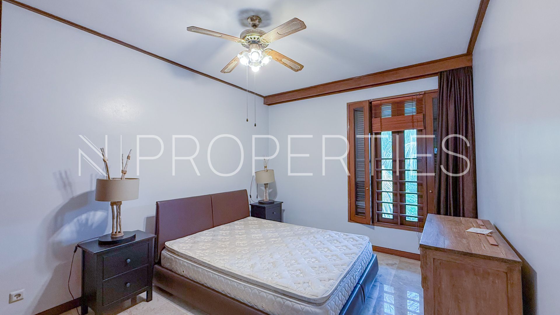 SARASWATI-3BR-MASTER BEDROOM TO OUTDOOR VIEW Comfortable 3BR House at Cipete