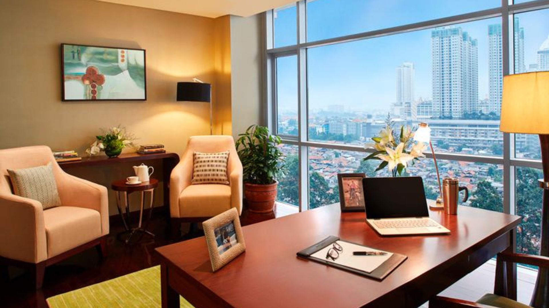 SHANGRI-LA RESIDENCE 2 – WORKING AREA Shangri-La Residence – Generous 3BR Living