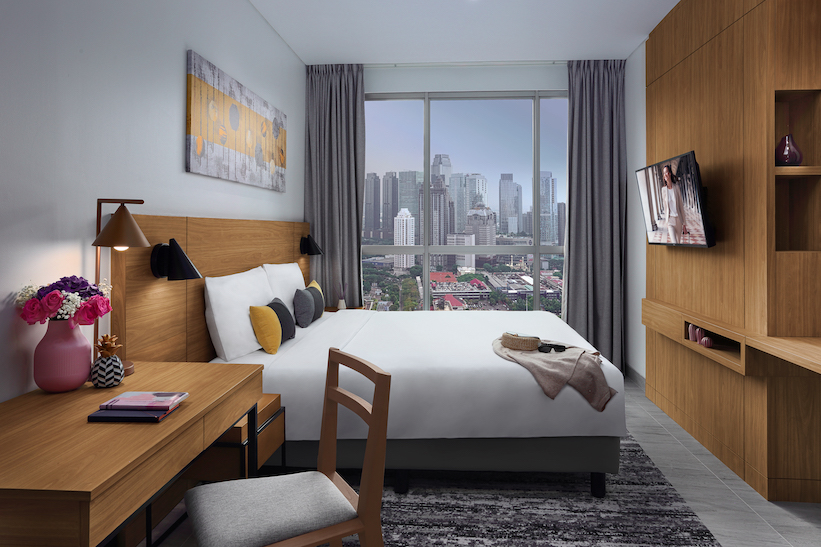 SR_Indonesia_Jakarta_Citadines Sudirman_1BRM Deluxe King_Bedroom-LR Comfortable 1BR Serviced Apartment – Citadines Sudirman