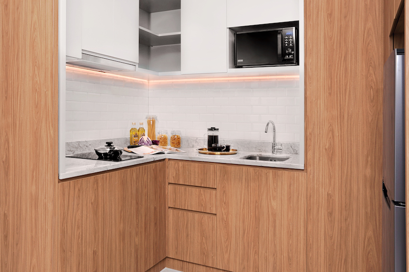 SR_Indonesia_Jakarta_Citadines Sudirman_Family Suite_Kitchen-LR Spacious 1BR Serviced Apartment – Citadines Sudirman