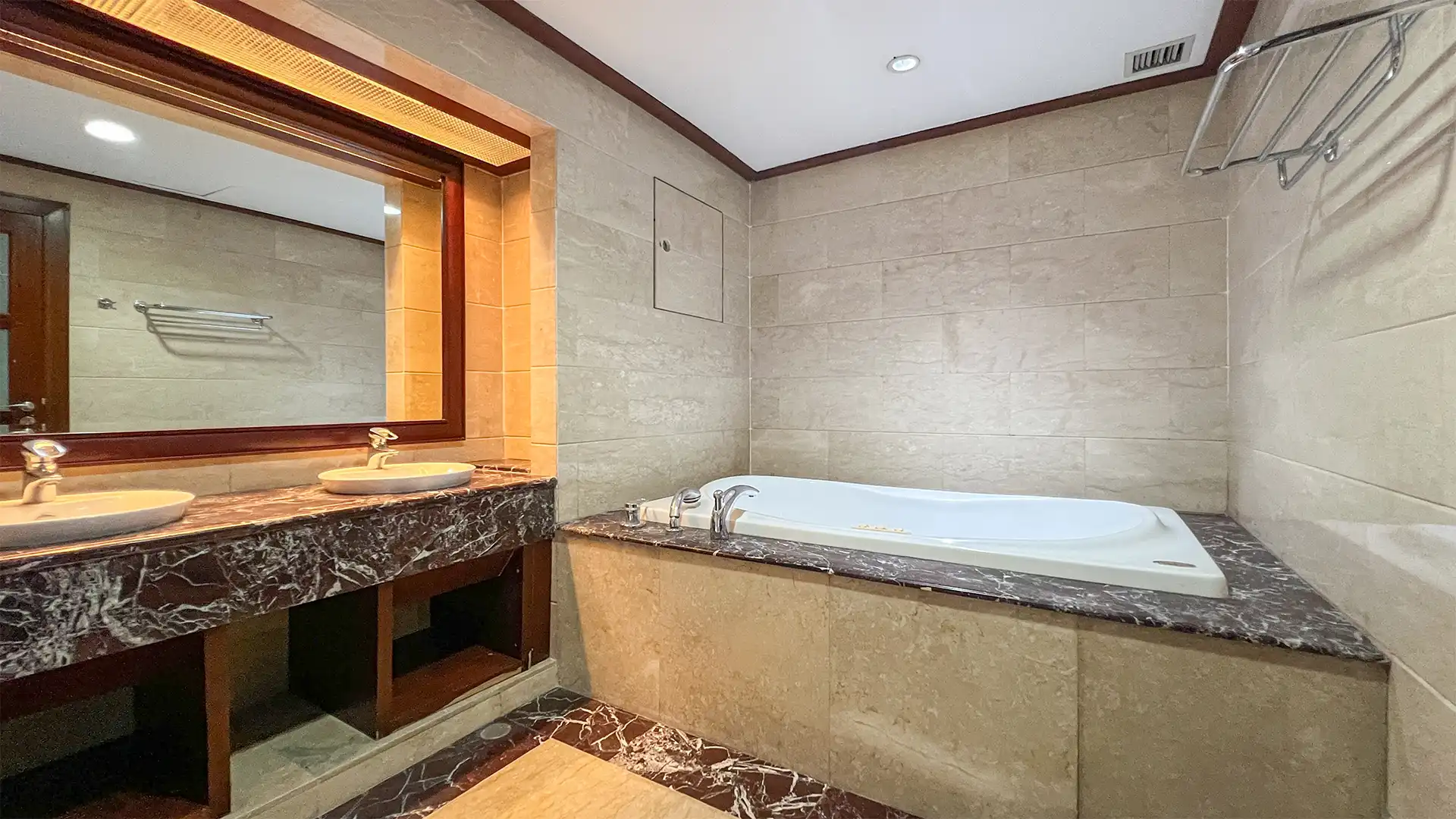 SCBD Suites – Rare Grand 3BR