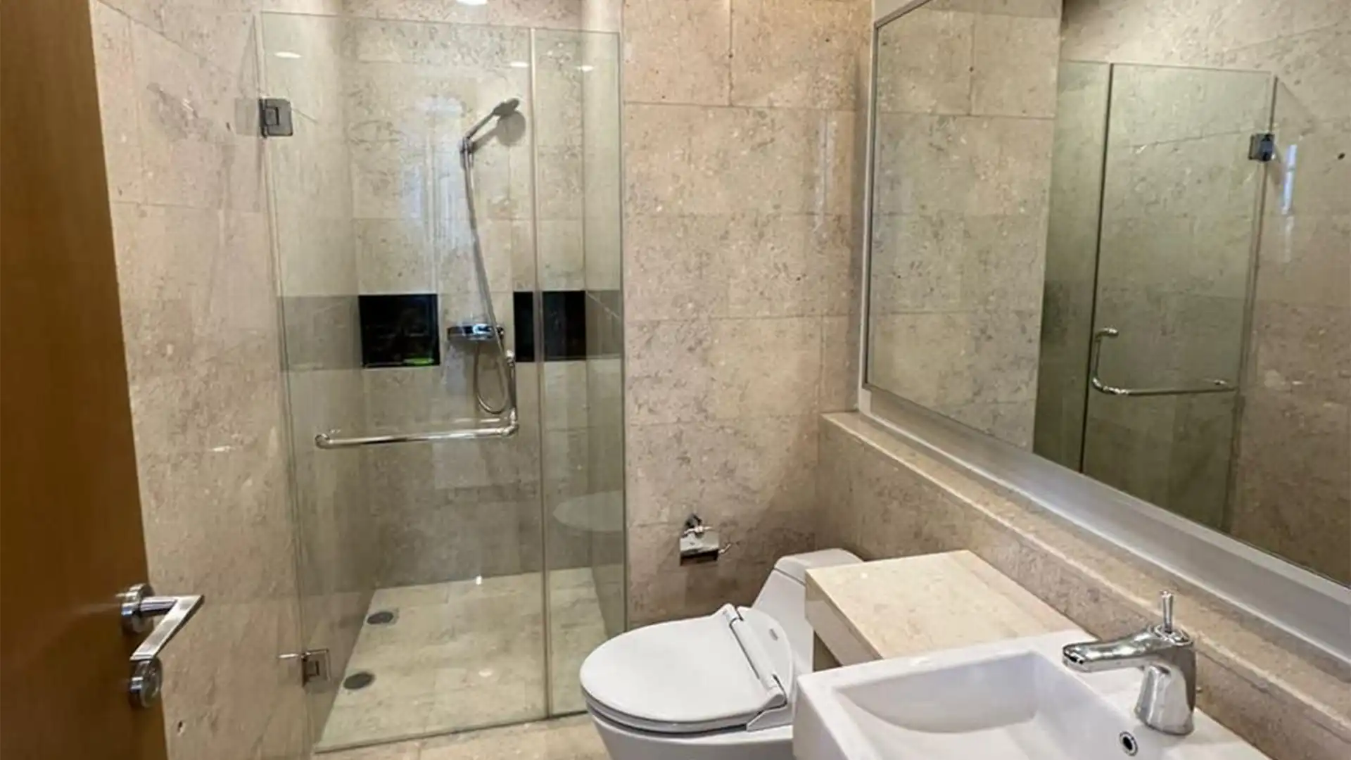 Compact Luxury 2BR Residence – Senopati Suites