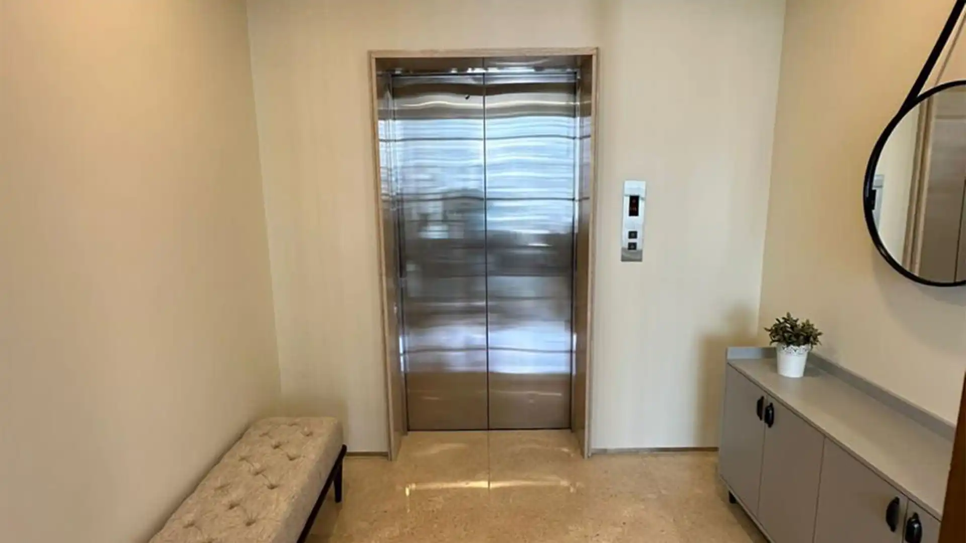 Compact Luxury 2BR Residence – Senopati Suites