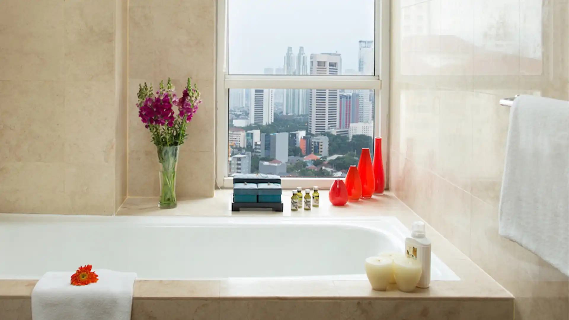 Somerset Berlian-3BR-Bathroom Somerset Berlian – Spacious 3BR Serviced Apartment