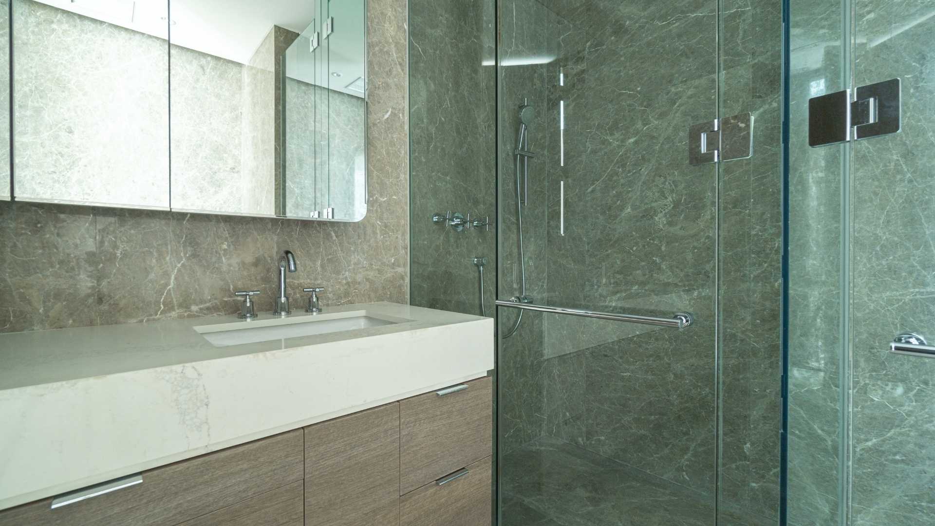 Two Verde Monteverde-3BR-Shower (1) Contemporary 3BR Living at Verde Two